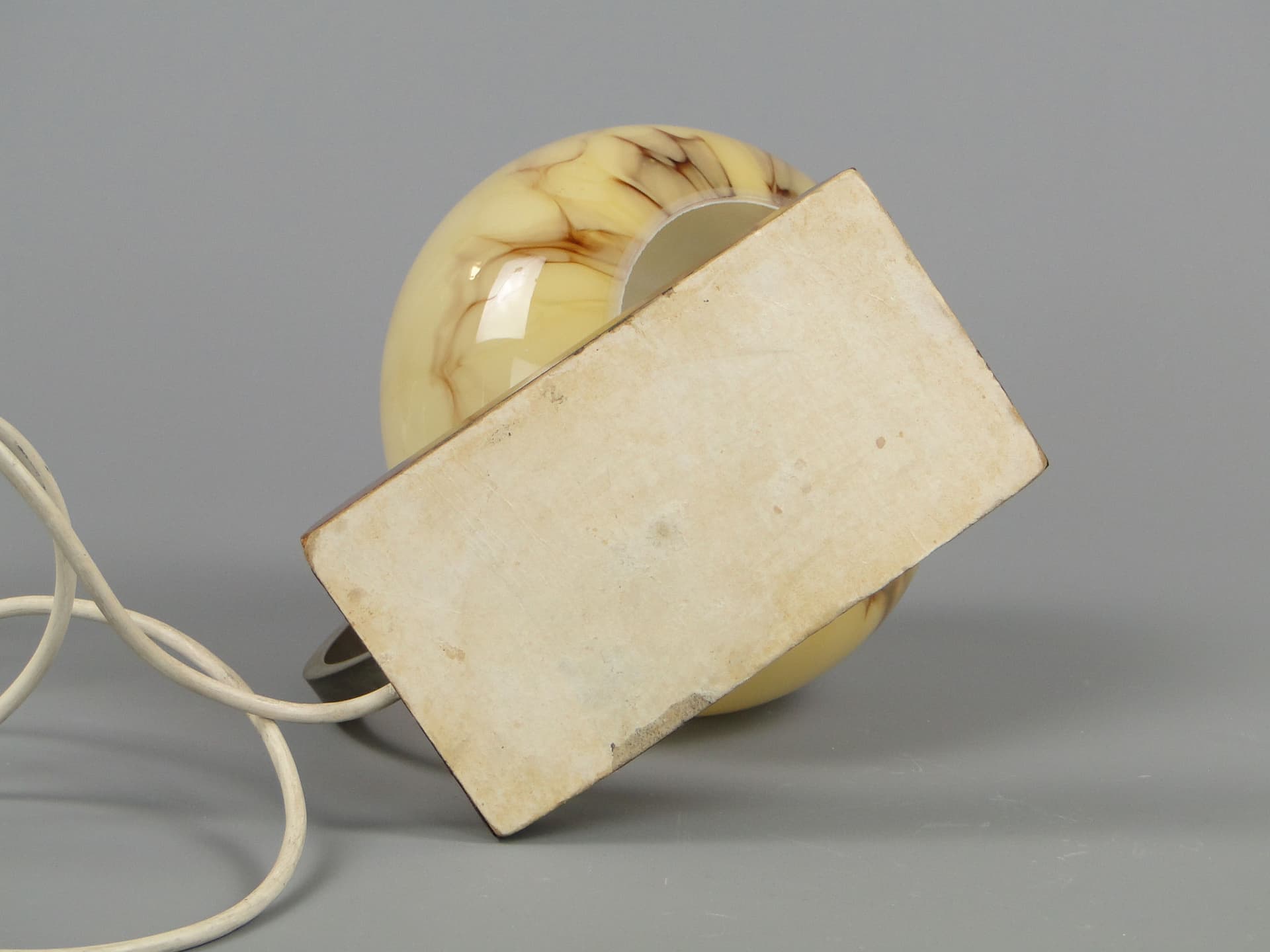 Lampa stołowa Art Deco, beżowy, mosiądz niklowany, orzech, szkło, Polska, lata 20. - 40613