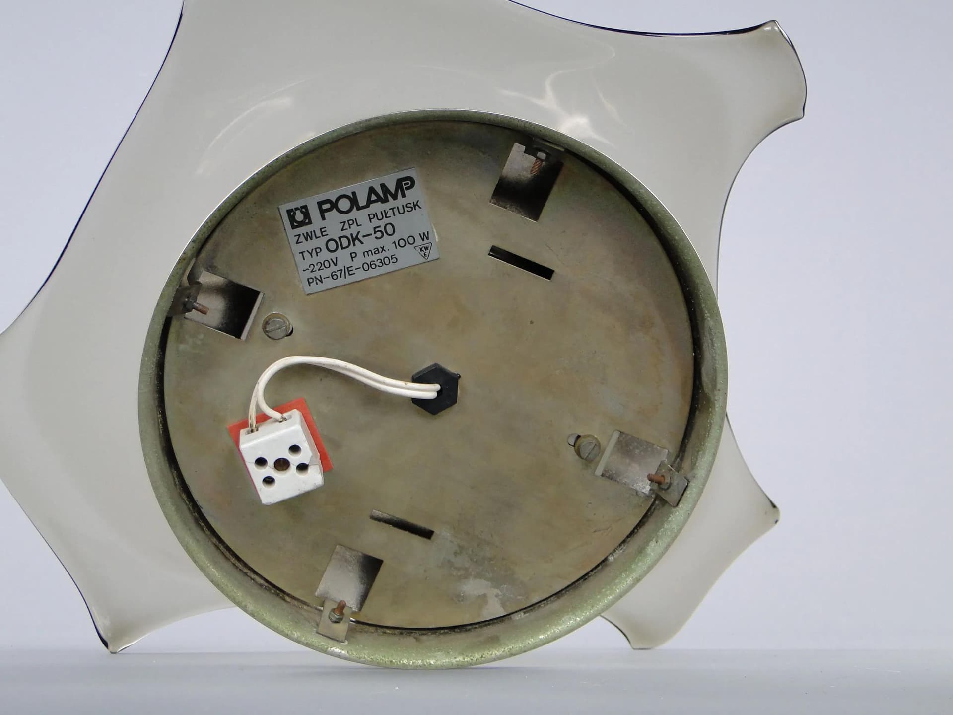 Kinkiet modernistyczny, szkło grafitowe, metal niklowany, Polam, Polska, lata 60. - 40749