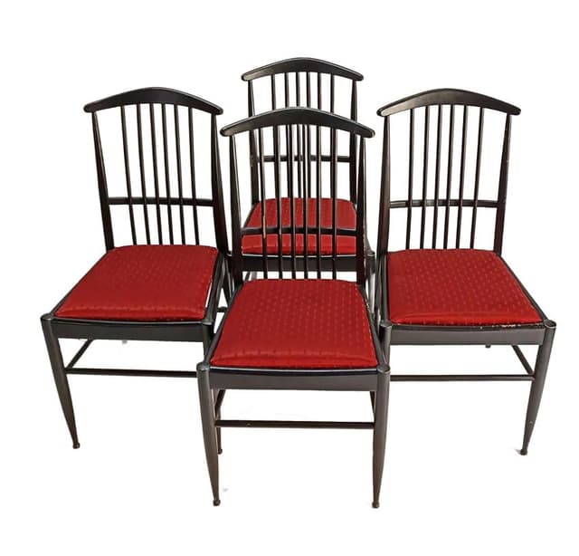 Zestaw czterech krzeseł Charlotte, drewno czarne, tkanina czerwona, proj. K. Hörlin-Holmquist, Finlandia, lata 70. - WYMIARY