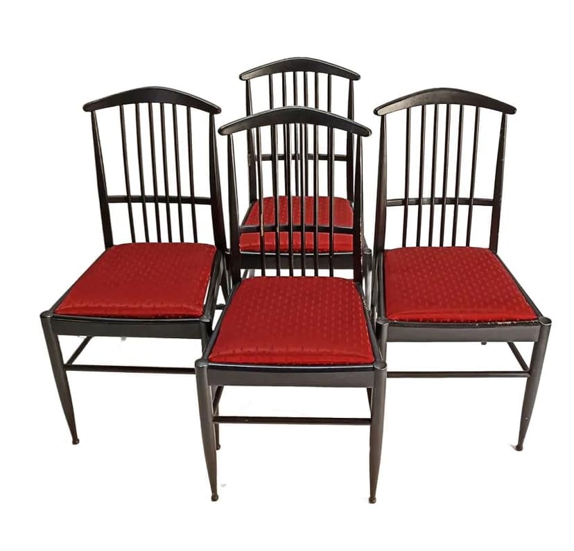 Zestaw czterech krzeseł Charlotte, drewno czarne, tkanina czerwona, proj. K. Hörlin-Holmquist, Finlandia, lata 70.