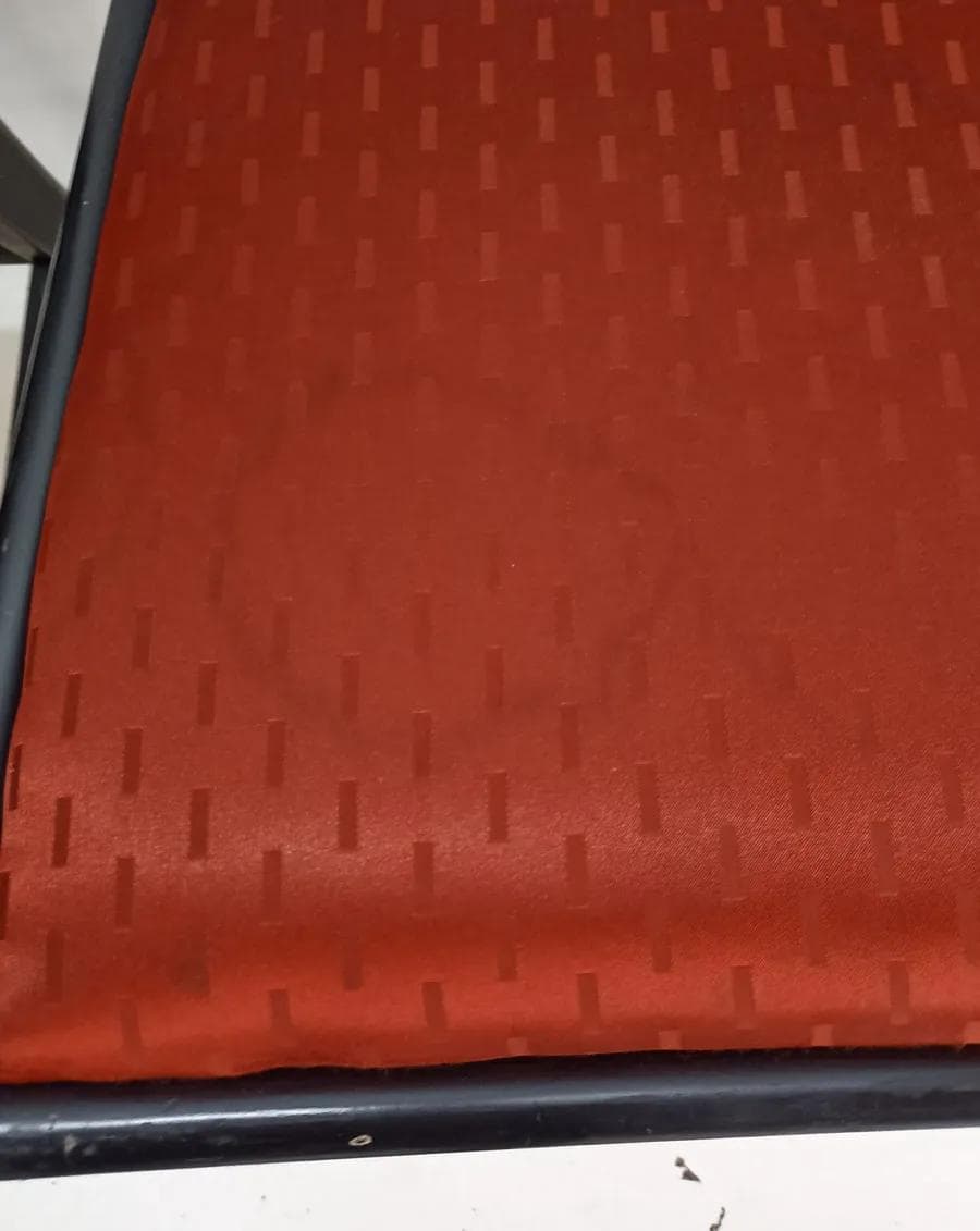 Zestaw czterech krzeseł Charlotte, drewno czarne, tkanina czerwona, proj. K. Hörlin-Holmquist, Finlandia, lata 70. - 39662