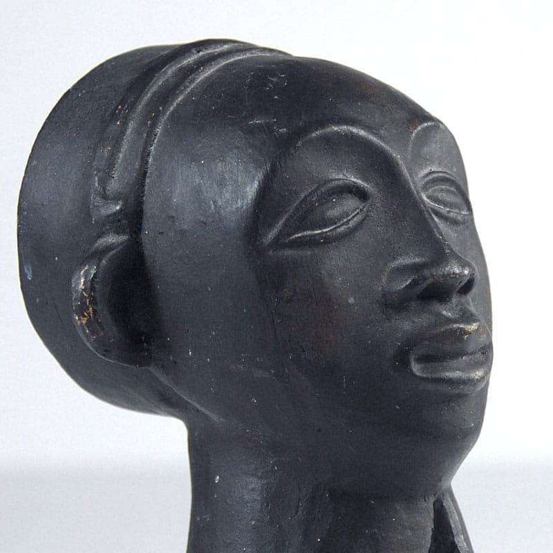 Rzeźba głowy afrykańskiej, czarna, gips patynowany, lata 60. - 39946