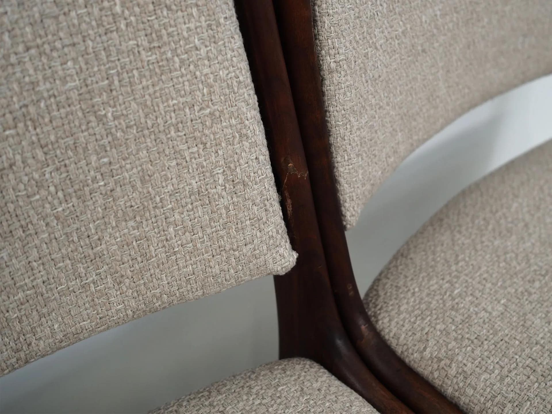 Komplet czterech krzeseł, teak beżowy, proj. J. Andersen, Dania, lata 70. - 40043