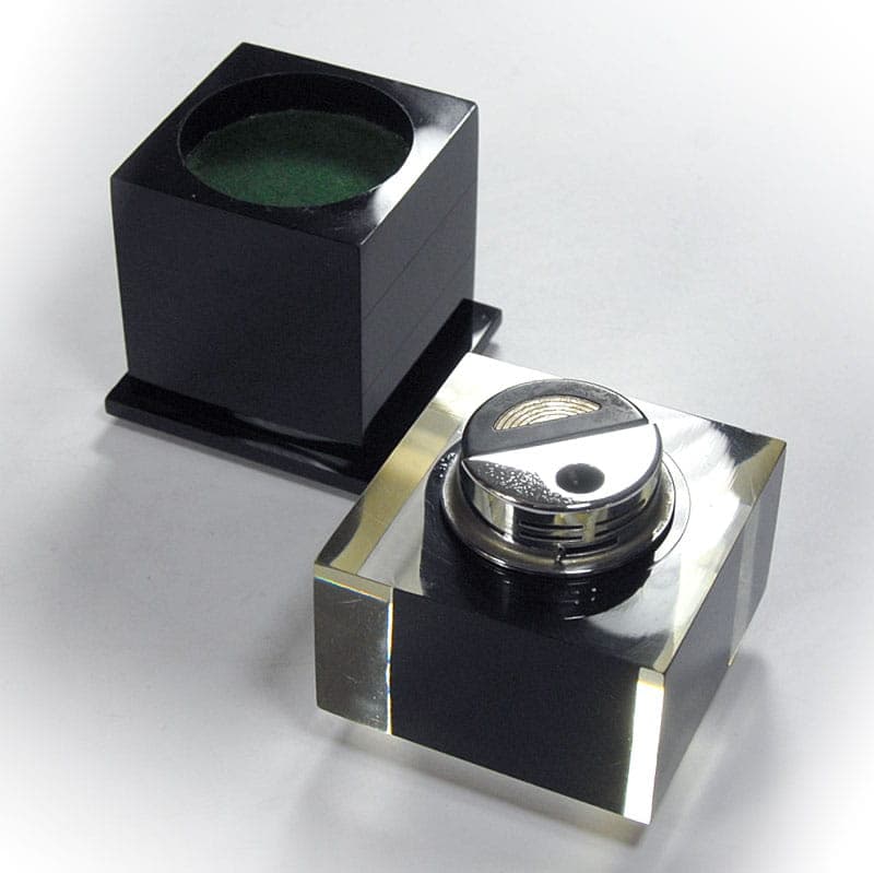 Zapalniczka stołowa postmodernistyczna, akryl czarny, lata 70. - 40377