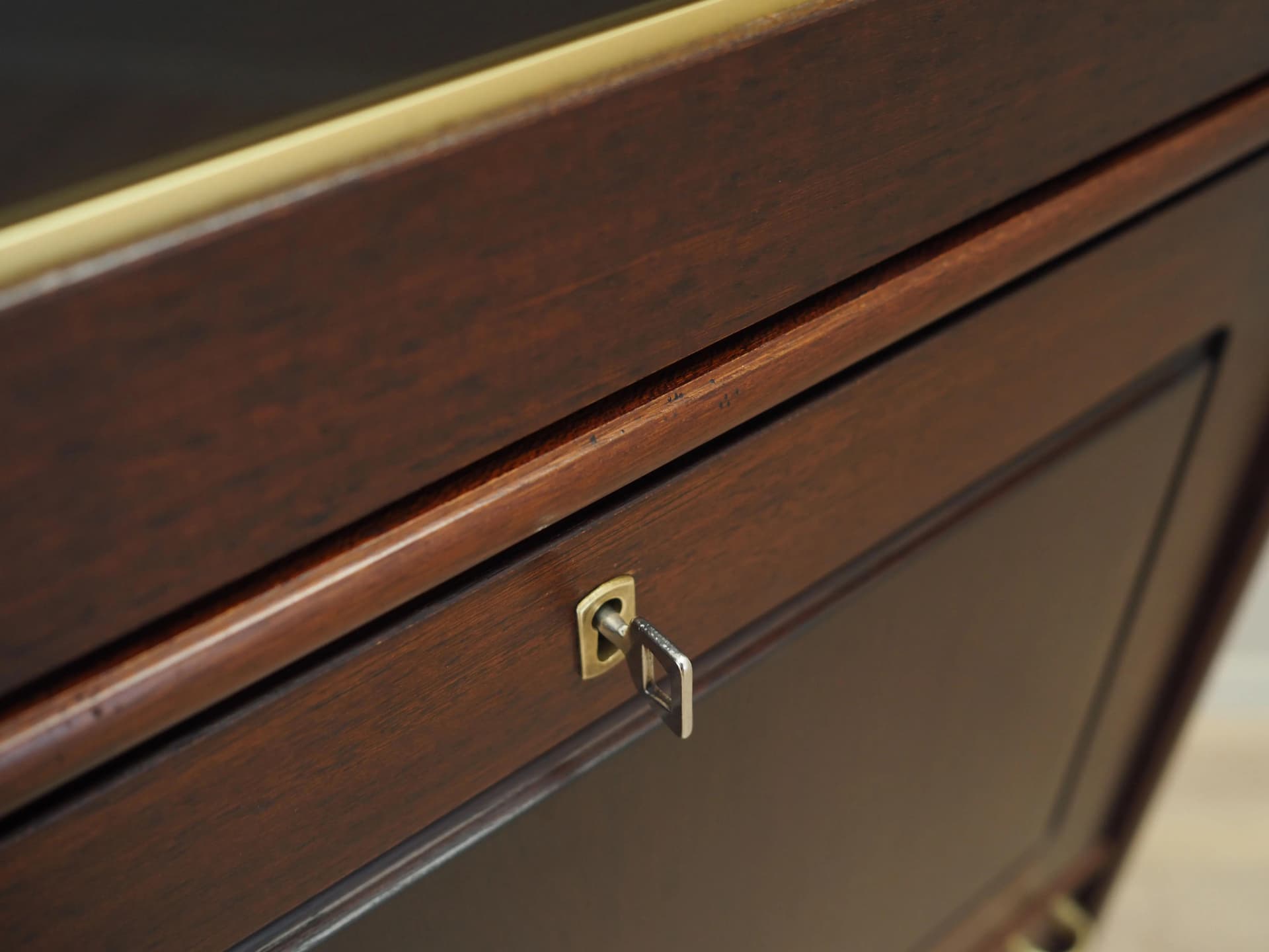 Witryna, mahoniowy brąz, mahoń, Dania, lata 70. - 40435