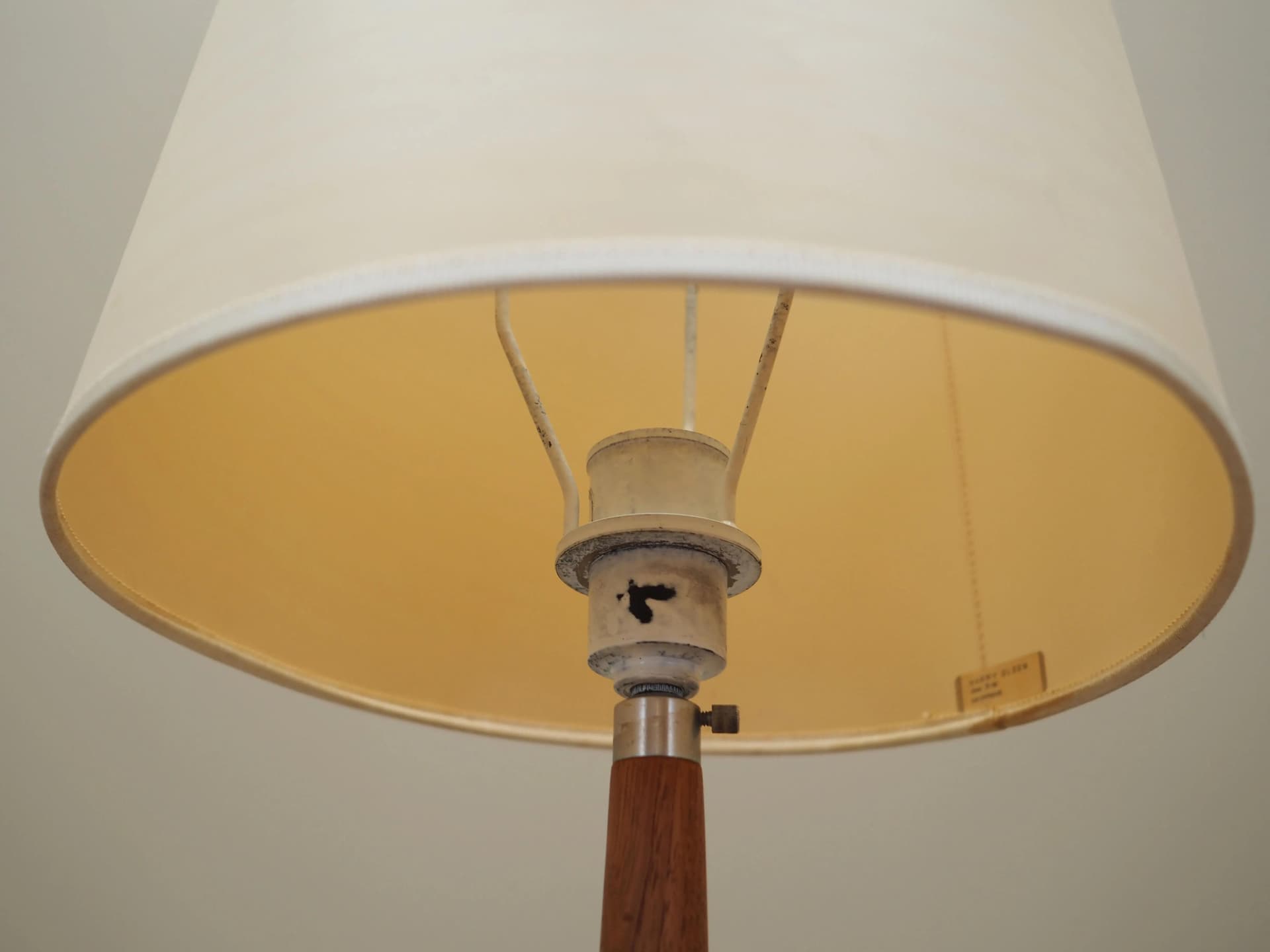 Lampa podłogowa, teak, metal, abażur beżowy, Dania, lata 70. - 41124