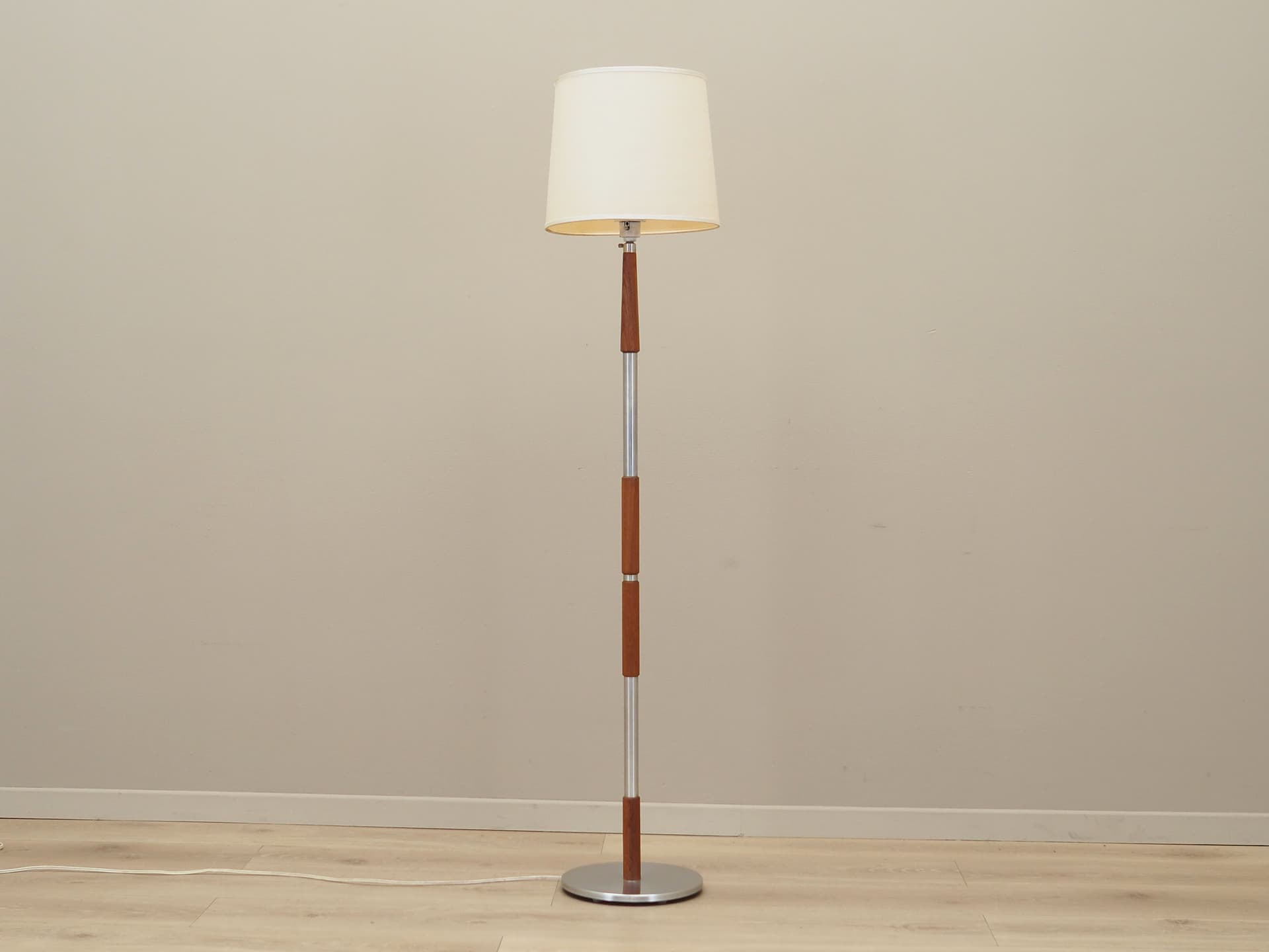 Lampa podłogowa, teak, metal, abażur beżowy, Dania, lata 70. - 51036