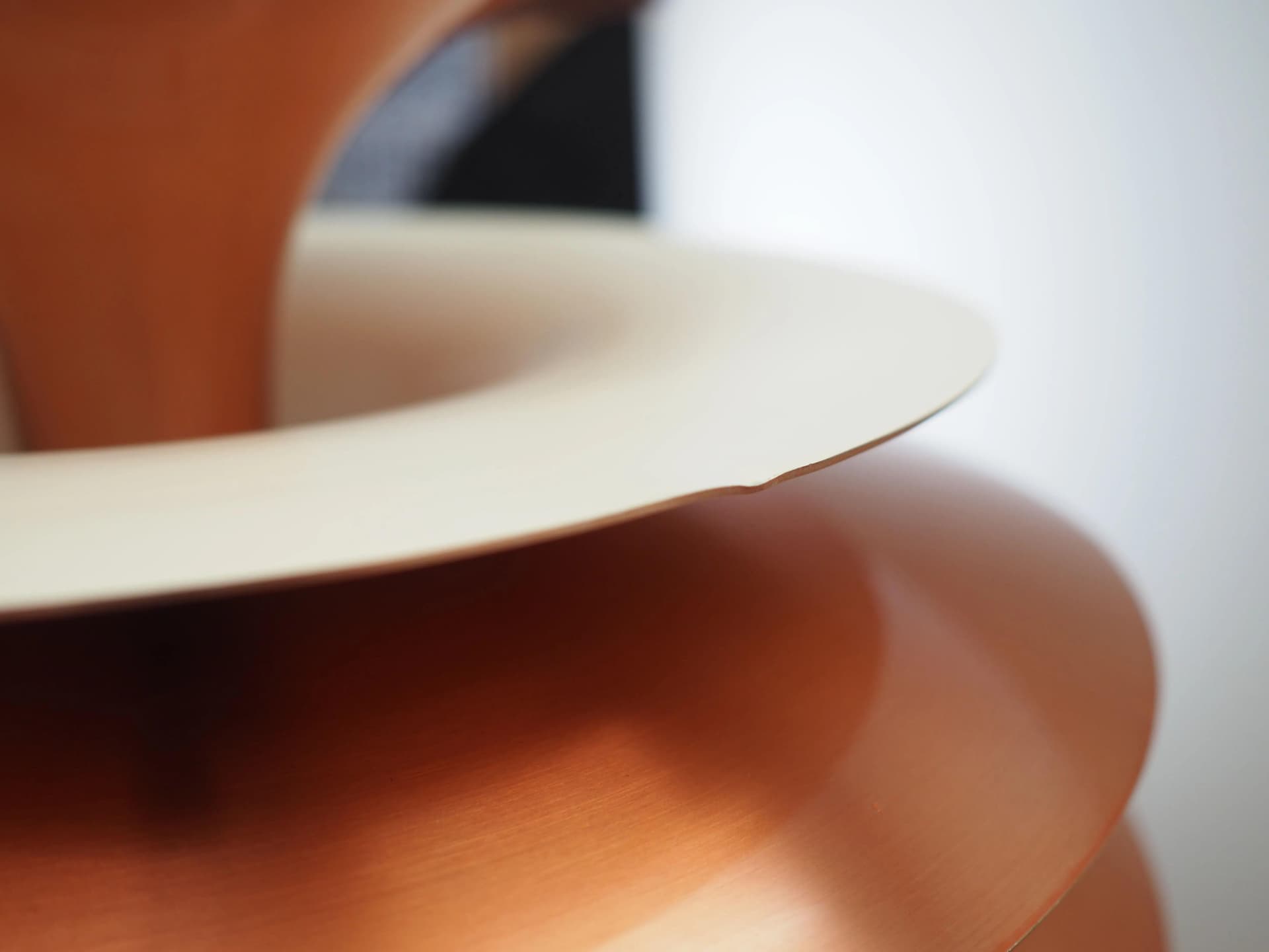 Lampa wisząca Barcelona, metal różowy, proj. B. Karlby, Lyfa, Dania, lata 80. - 41111