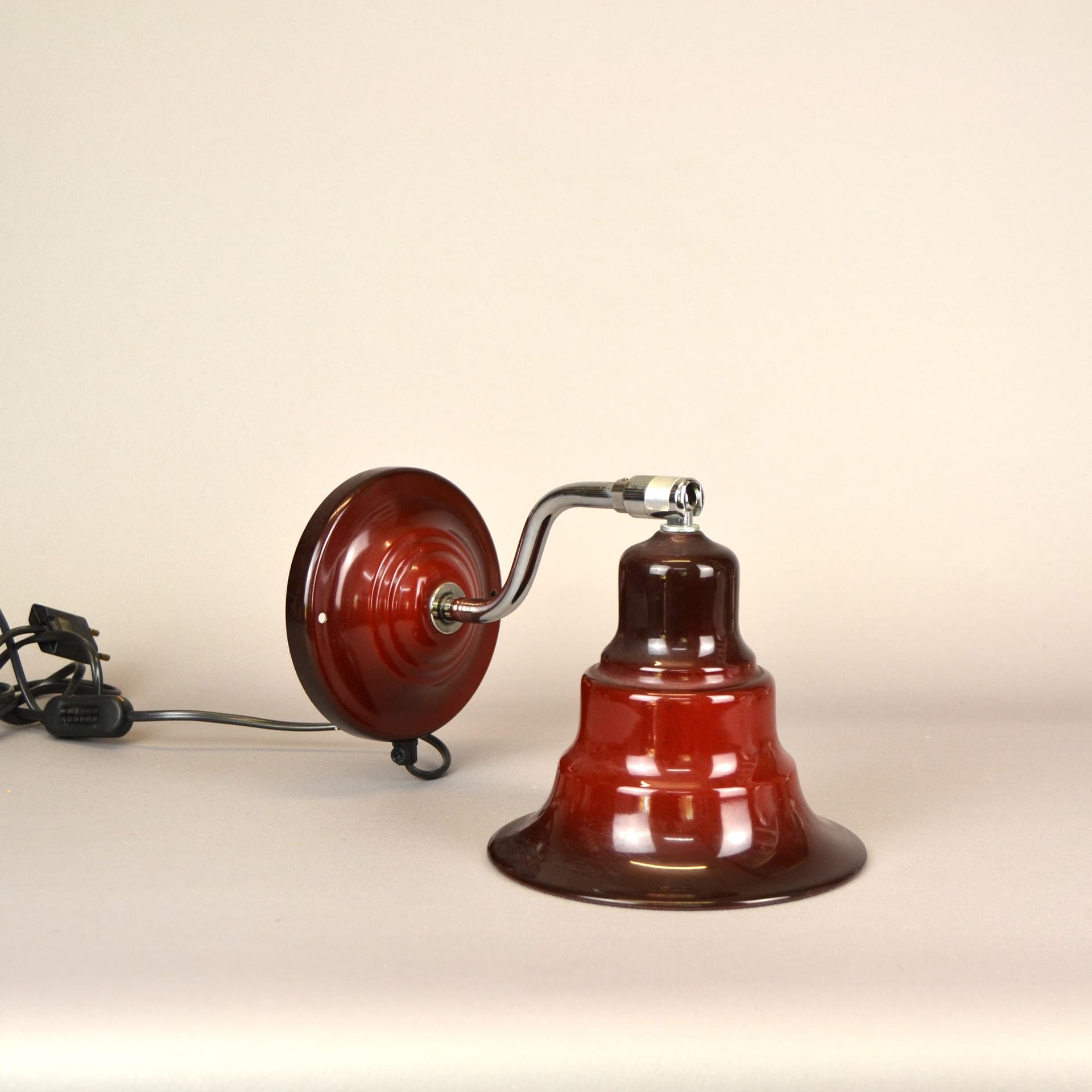 Kinkiet, czerwony, metal, proj. J. Wickelgren, Szwecja, lata 70. - 313