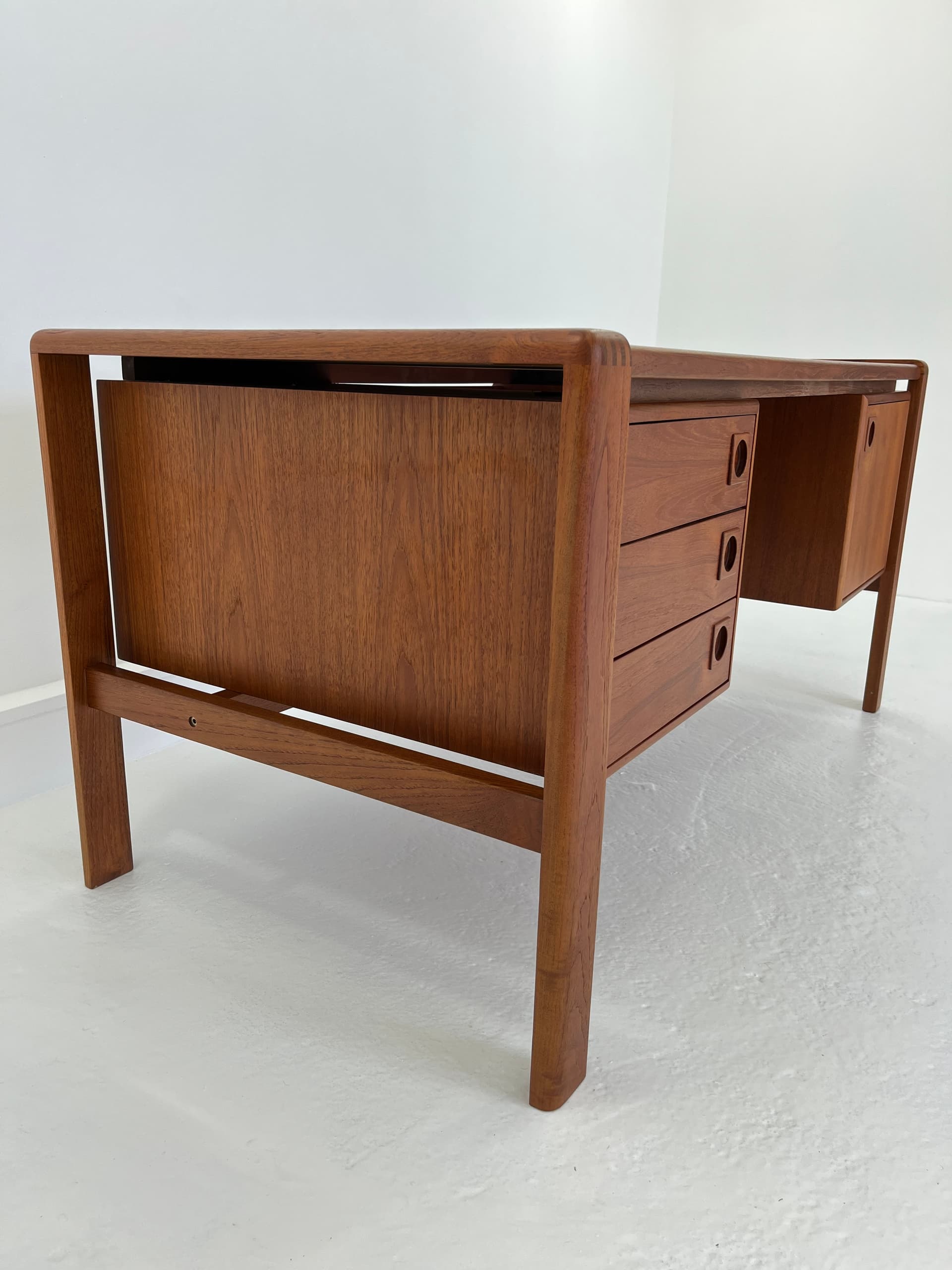 Desk, brown teak, by H.P. Hansen, Denmark, 1960s. - 40842