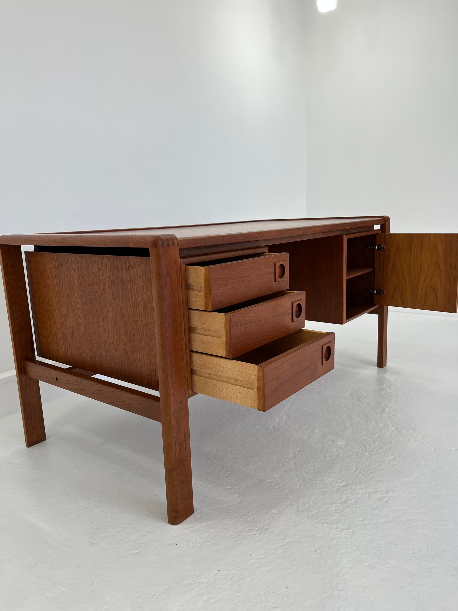 Desk, brown teak, by H.P. Hansen, Denmark, 1960s. - 40846