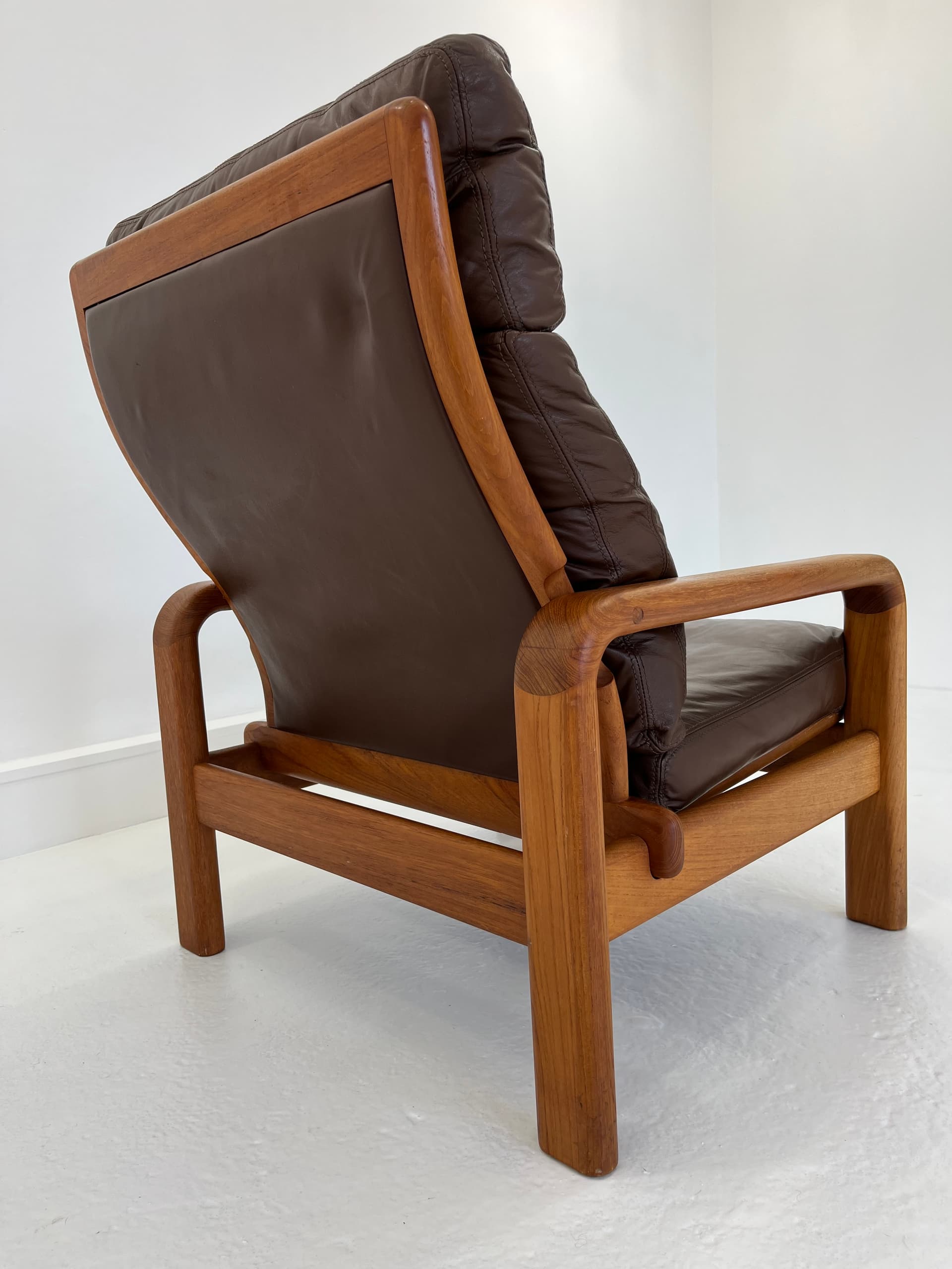 Fotel, skóra naturalna brązowa, teak, proj. H. Olsen, Dania, lata 70. - 40864