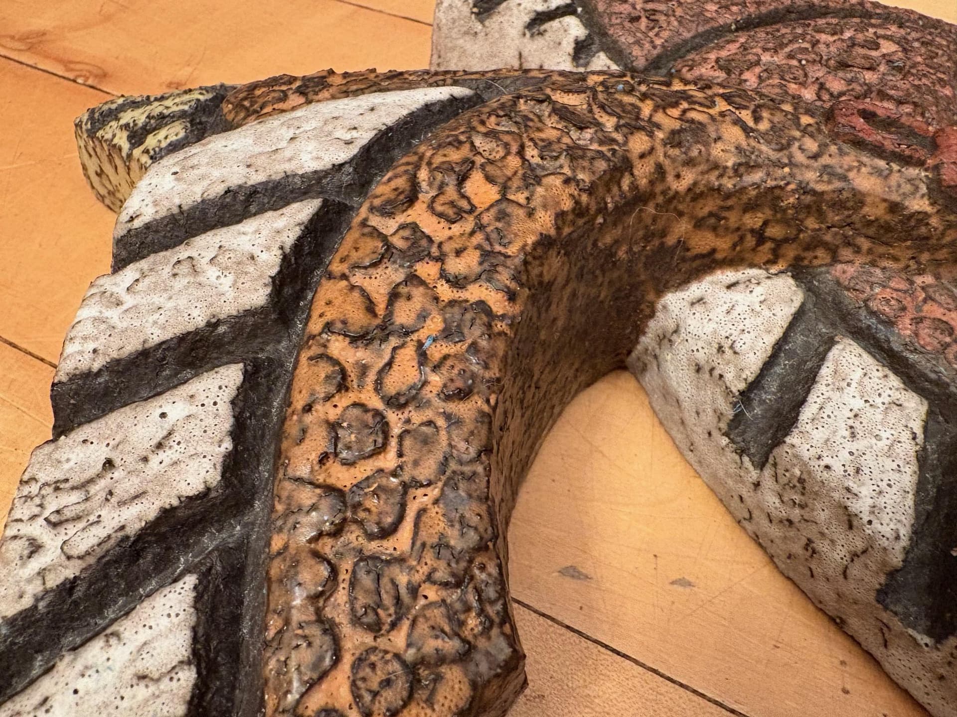 Dekoracja ścienna, ceramika brązowa, proj. J. Puntman, Holandia, lata 50. - 79867