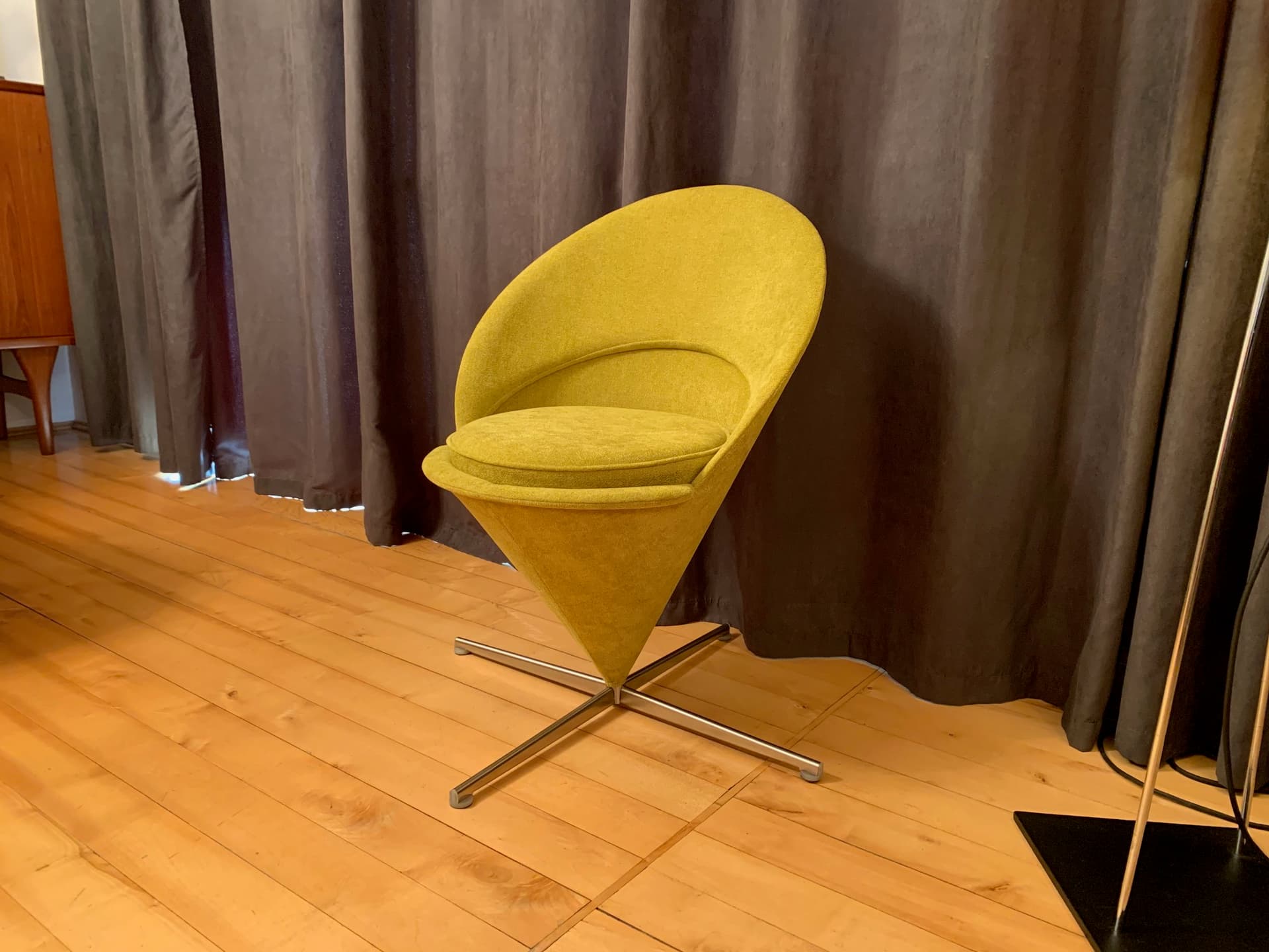 Krzesło Cone, żółty, velvet, proj. V. Panton, Dania, lata 50. - 40970