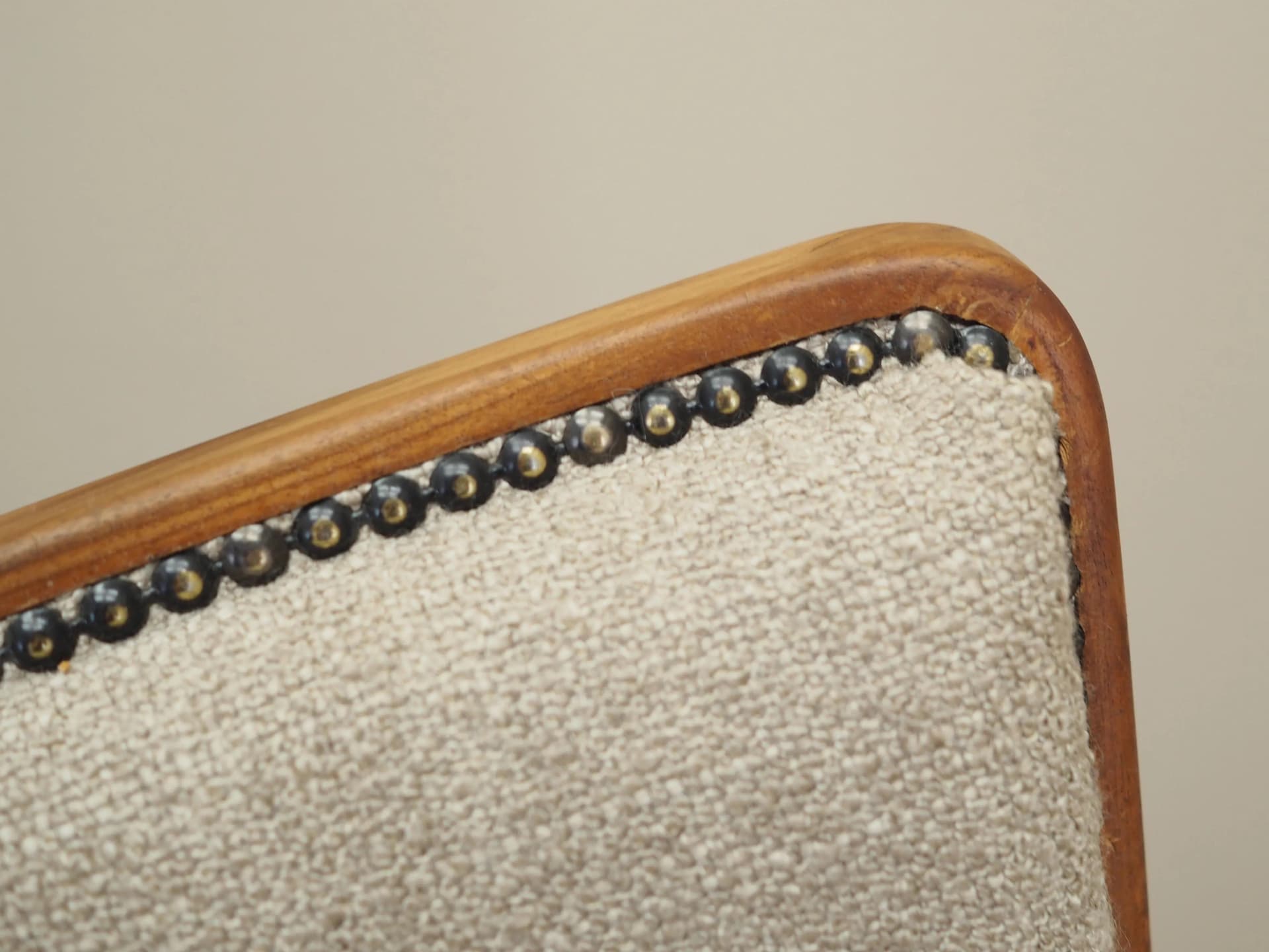 Krzesło, mid-century modern, orzech brązowy, boucle beżowy, Dania, lata 70. - 41033