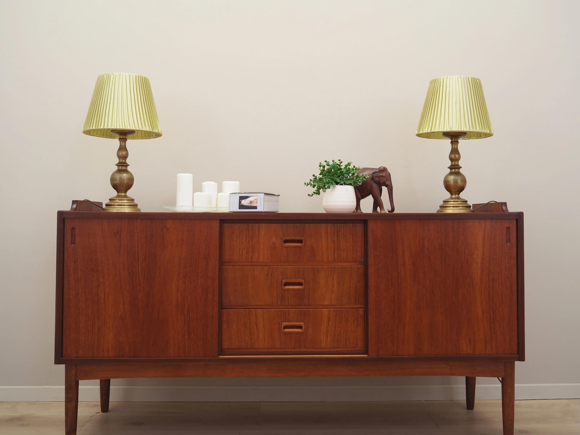 Komplet lampek nocnych, mosiądz złoty, tkanina zielona, Dania, lata 70. - 42734