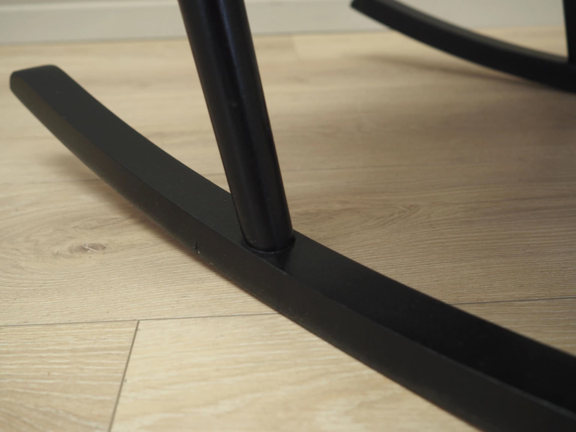 Fotel bujany, buk czarny, skóra czarna, Dania, lata 70. - 42707