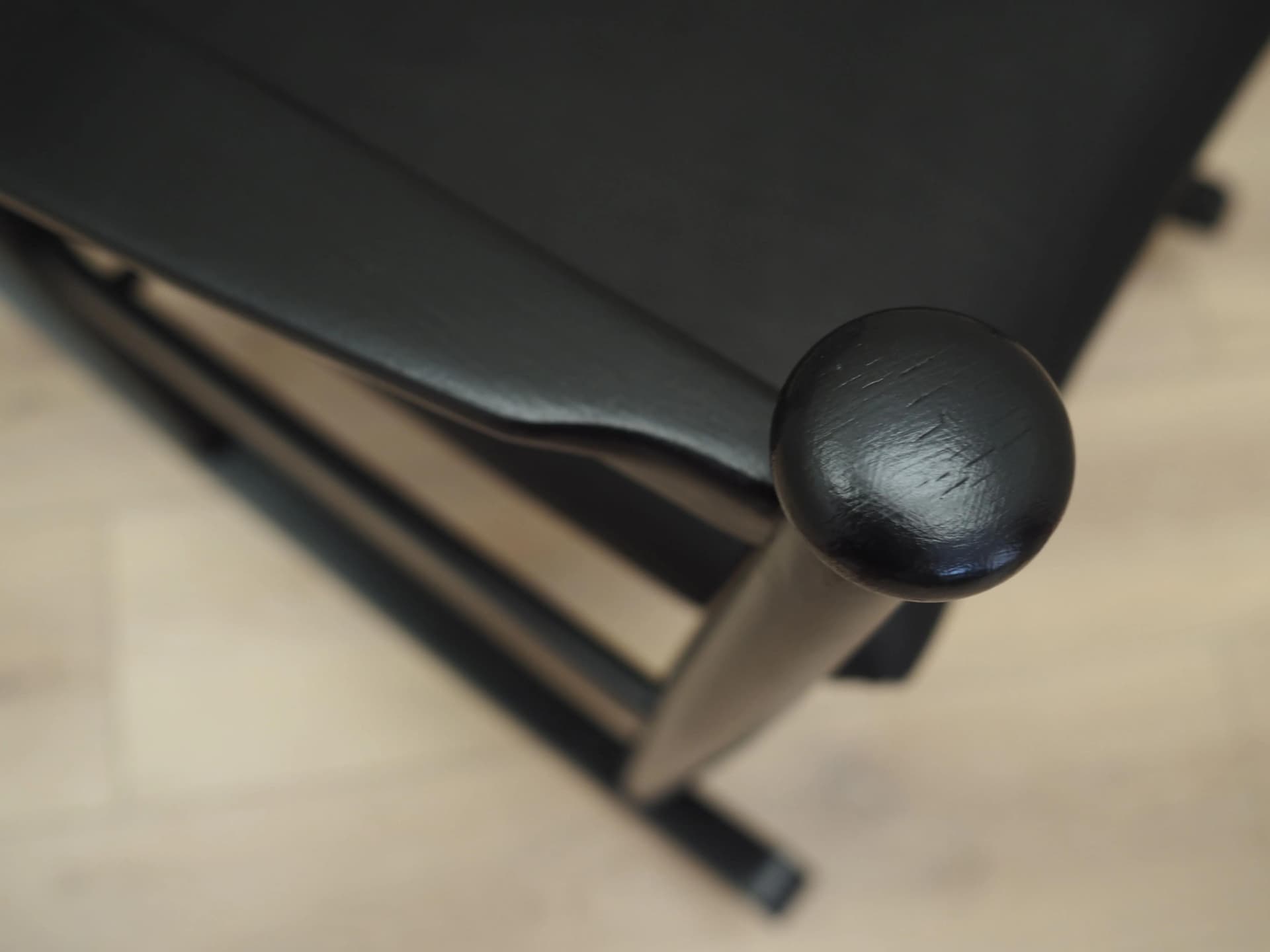 Fotel bujany, buk czarny, skóra czarna, Dania, lata 70. - 42705