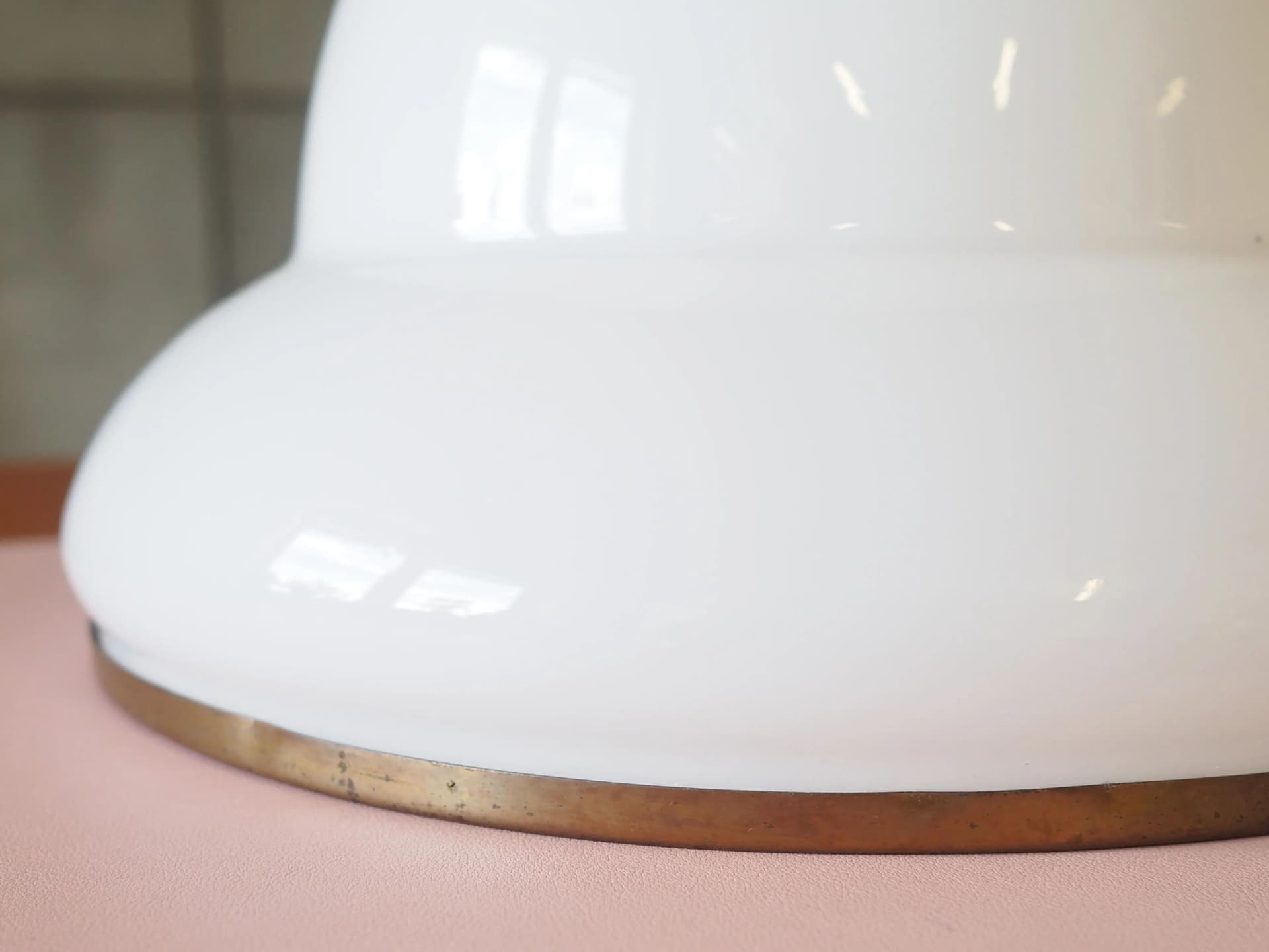 Lampa wisząca, skandynawski design, szkło białe, Skandynawia, lata 70. - 42632