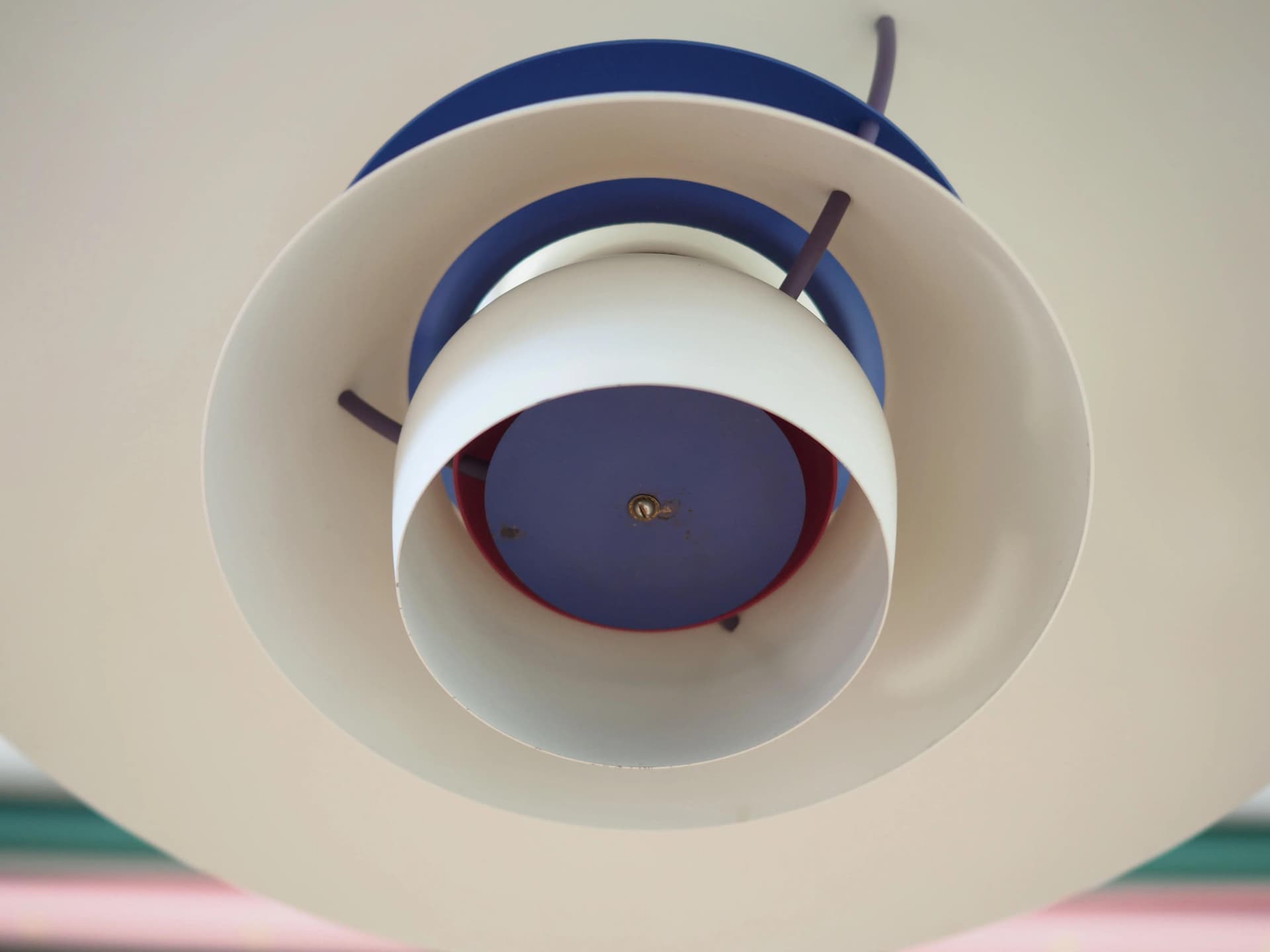 Lampa wisząca PH 5, metal biały, proj. P. Henningsen, Louis Poulsen, Dania, lata 70. - 42390