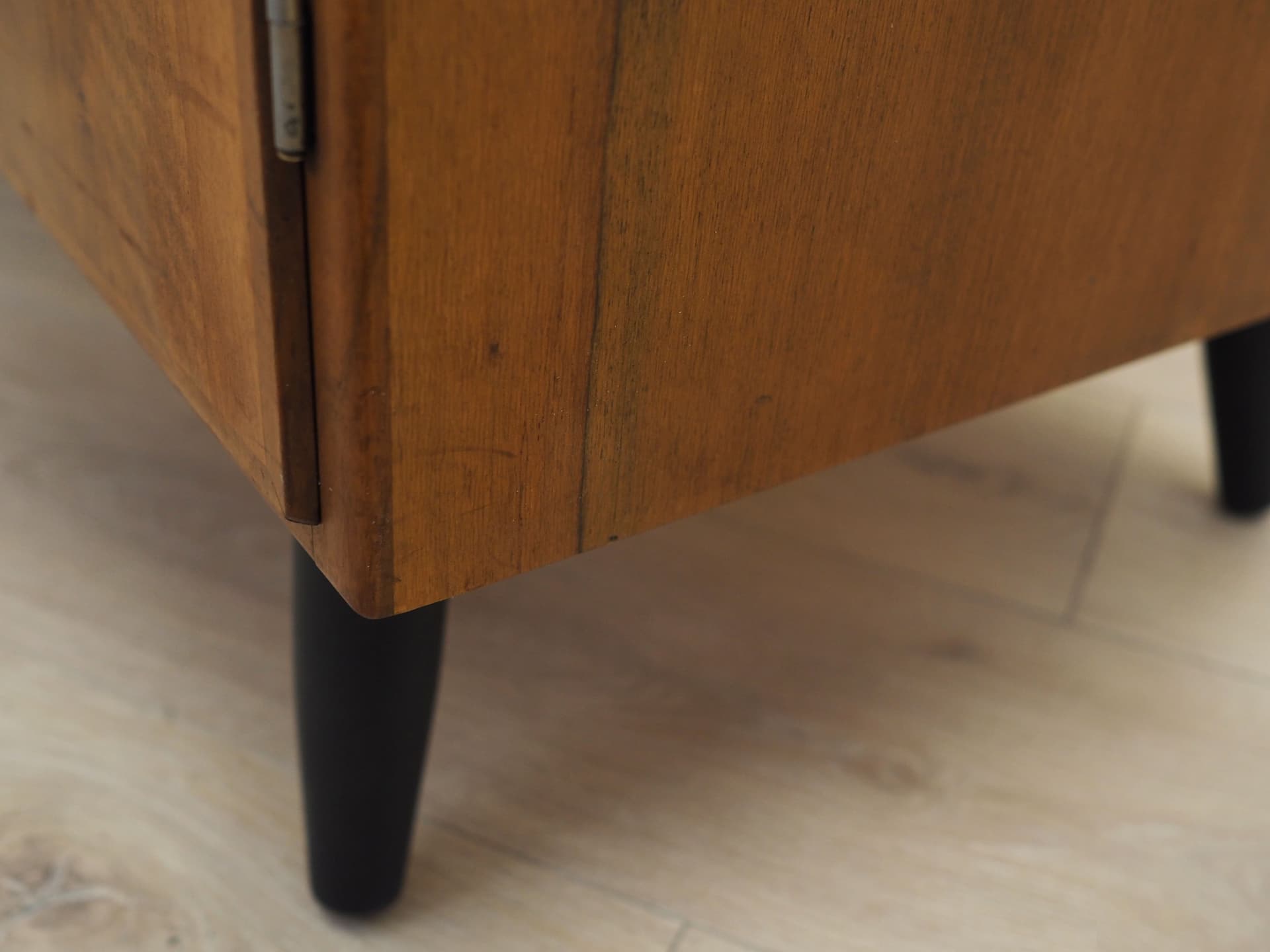 Szafka, orzech, proj. B. Mogensen, Dania, lata 60. - 51593