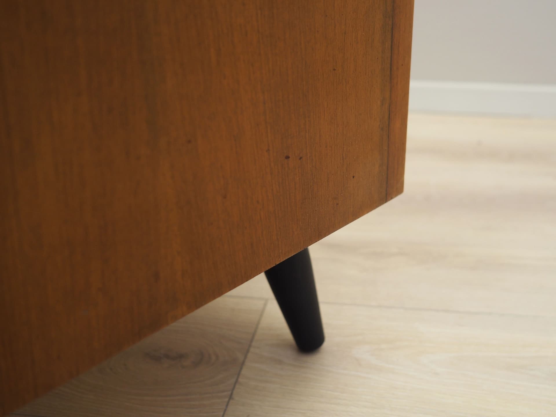 Szafka, orzech, proj. B. Mogensen, Dania, lata 60. - 51594