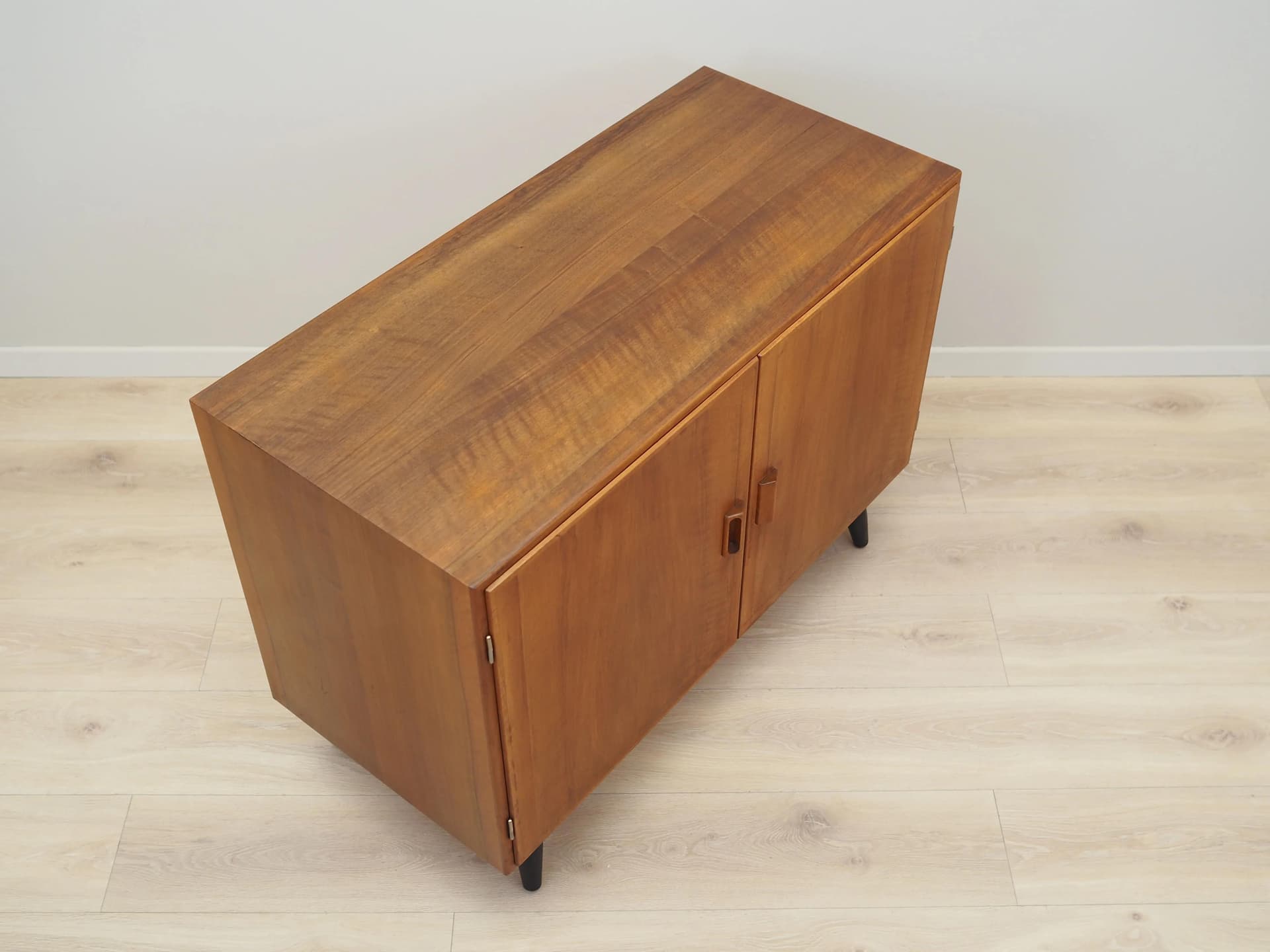 Szafka, orzech, proj. B. Mogensen, Dania, lata 60. - 42351