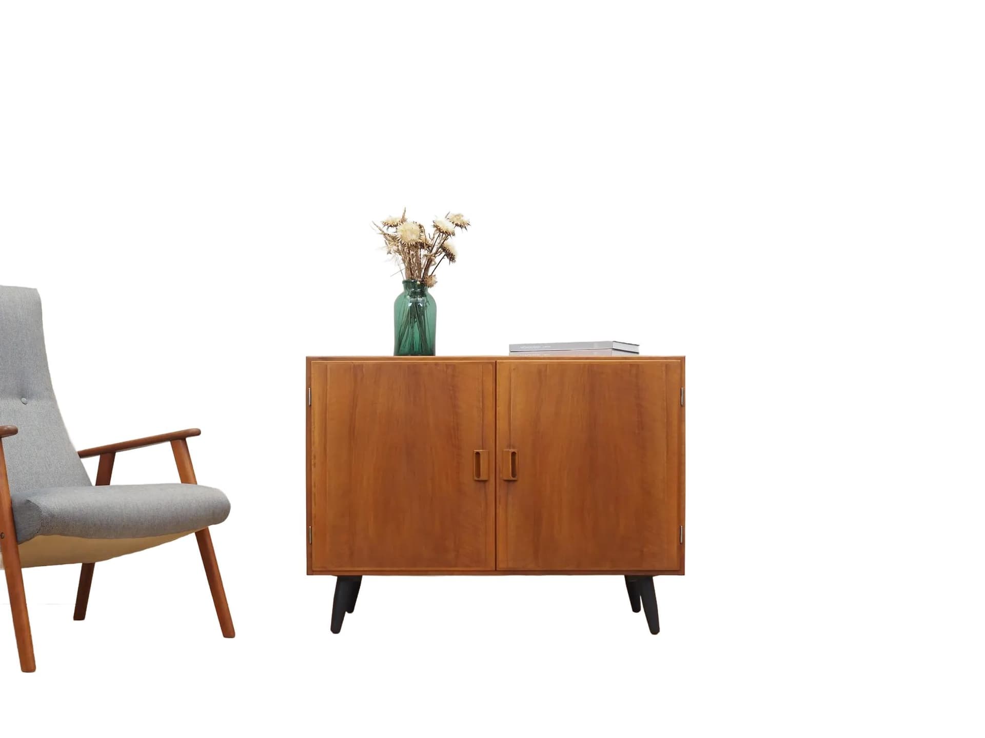 Szafka, orzech, proj. B. Mogensen, Dania, lata 60. - 42345