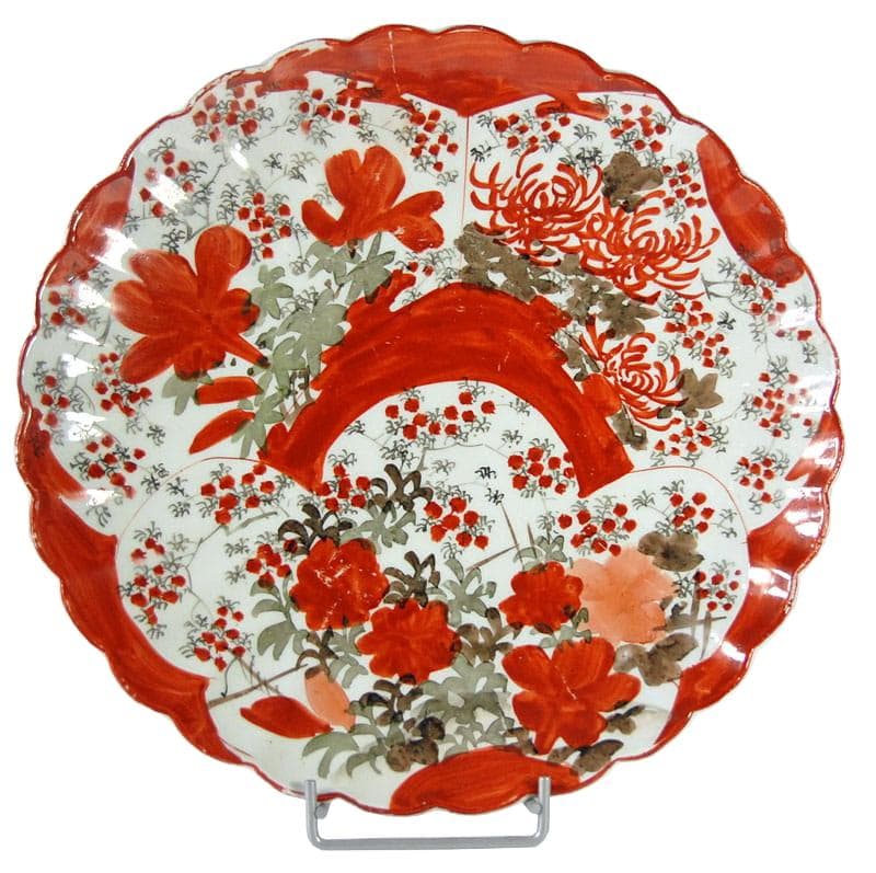 Patera dekoracyjna ręcznie malowana, czerwona, fajans, Japonia, początek XX w.