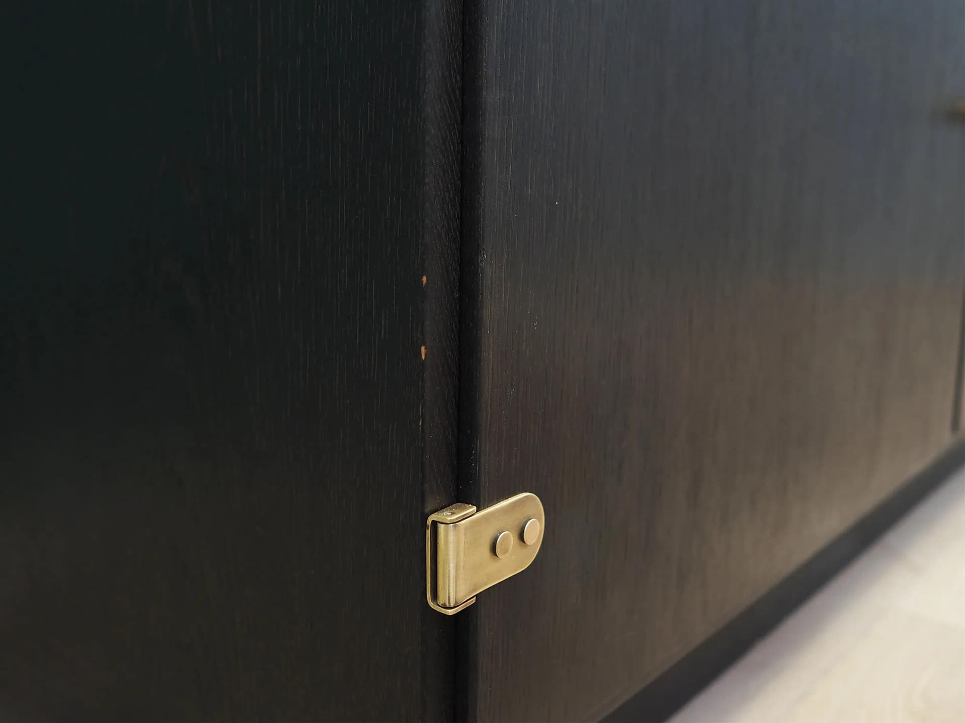 Kredens, dąb brązowy ciemny, proj. B. Mogensen, Dania, lata 60. - 42867