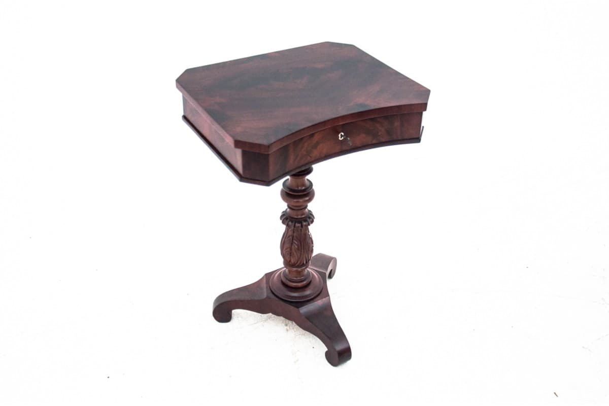 Mahoniowy stolik typu niciak, styl Biedermeier, Szwecja, lata 60. XIX w. - 47493