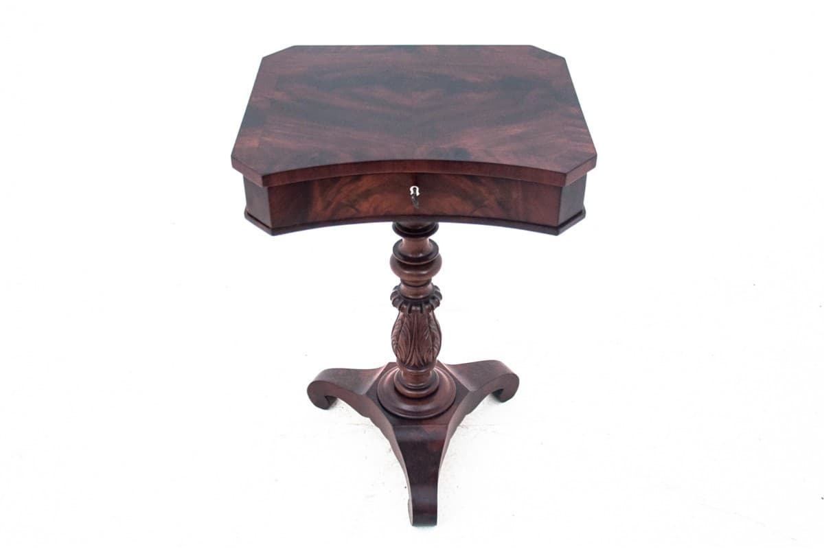Mahoniowy stolik typu niciak, styl Biedermeier, Szwecja, lata 60. XIX w. - 47492