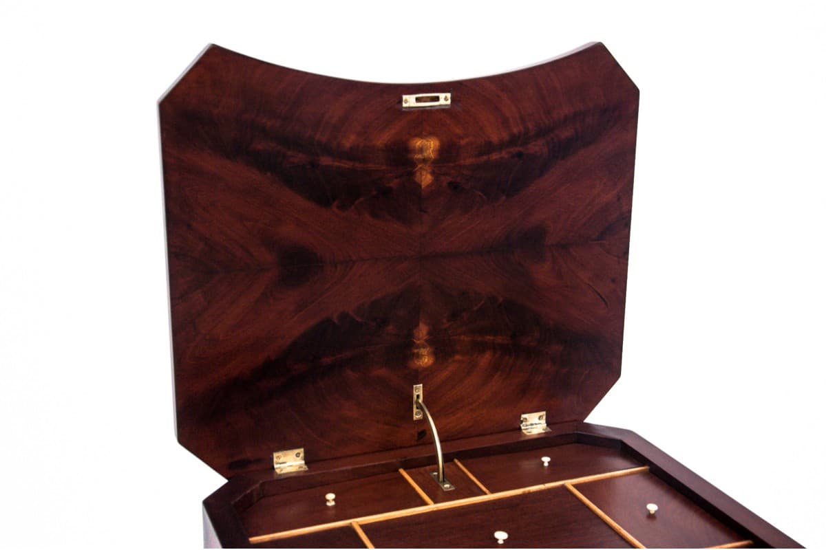 Mahoniowy stolik typu niciak, styl Biedermeier, Szwecja, lata 60. XIX w. - 47497