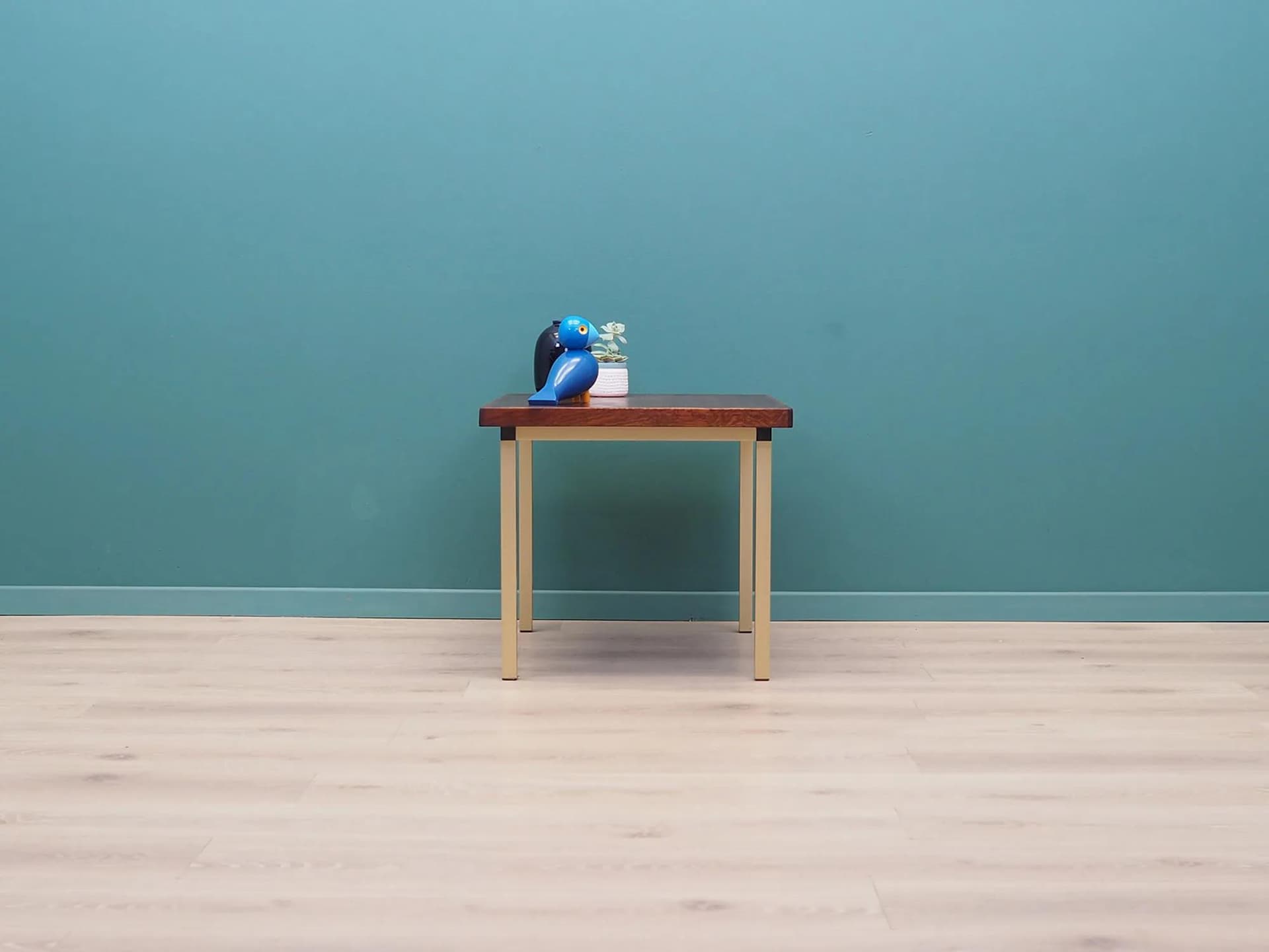 Stolik kawowy, sklejka brązowa, metal mosiężny, Dania, lata 70. - 43683