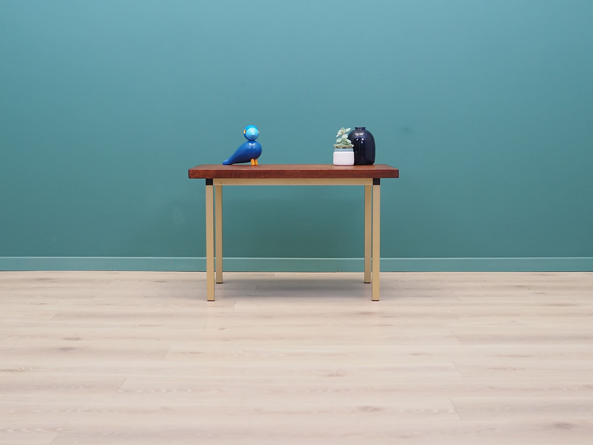 Stolik kawowy, sklejka brązowa, metal mosiężny, Dania, lata 70. - 50619