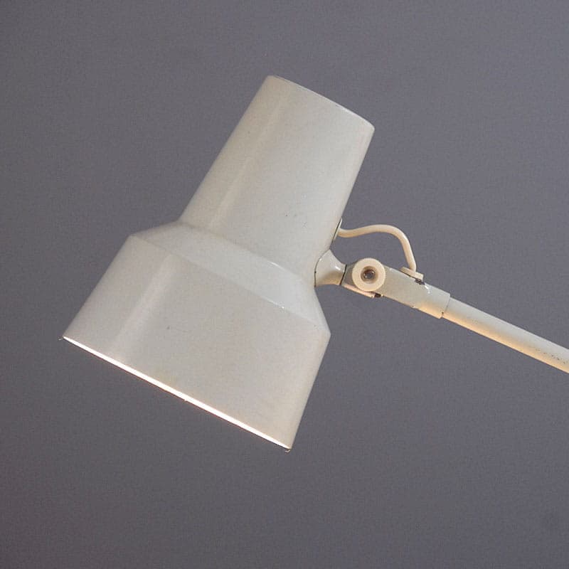 Lampa stołowa L 11, ivory white, metal, proj. J. Jacobsen, Norwegia, lata 50. - 44505