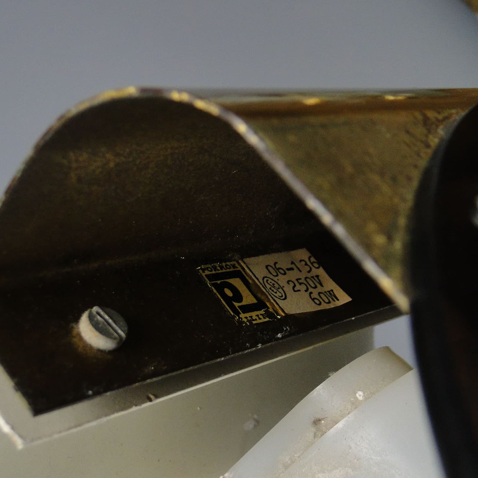 Brązowy kinkiet ścienny z mosiężnymi akcentami, Czechosłowacja, lata 60. - 44657