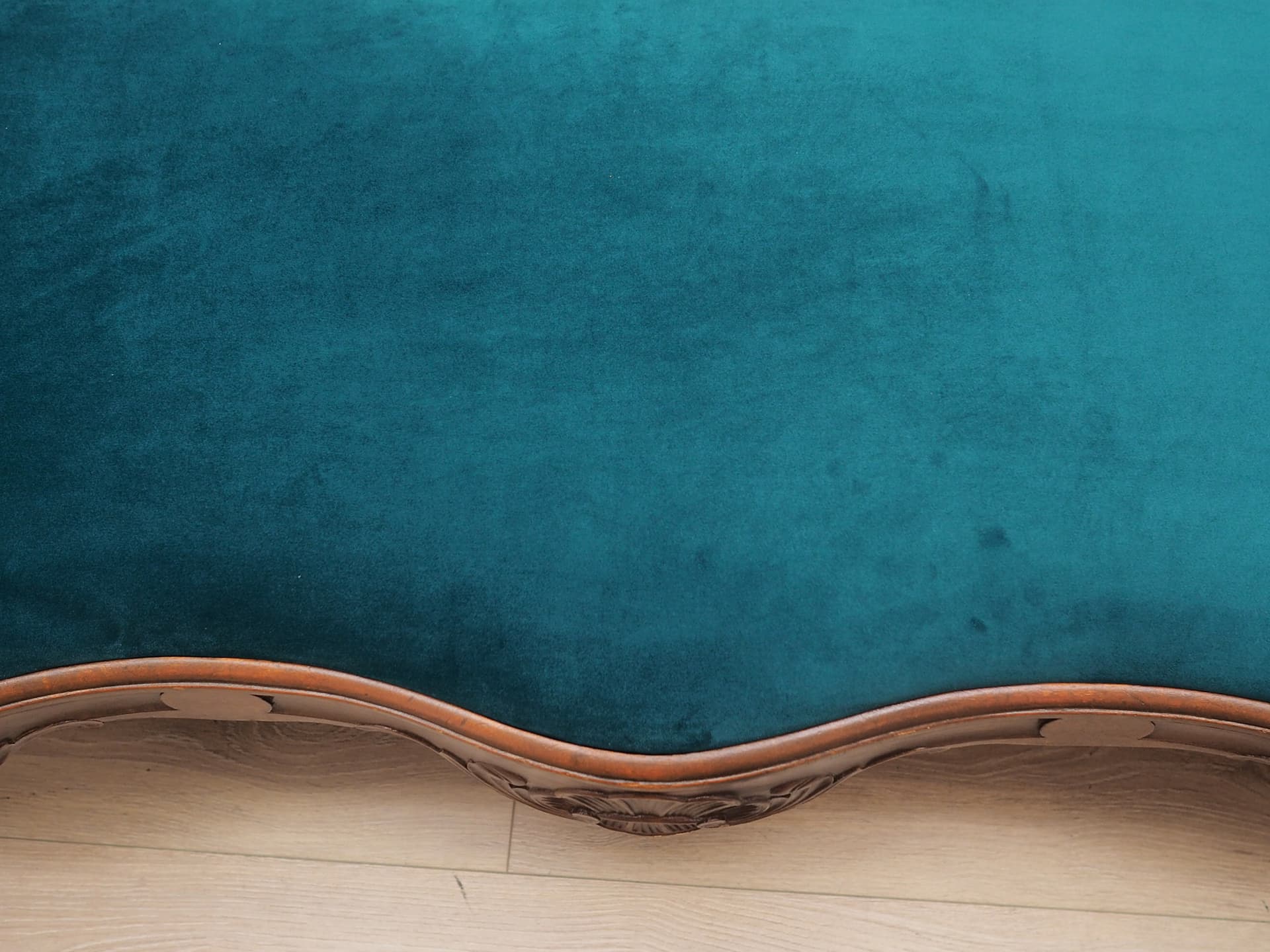 Komplet salonowy Chippendale, velvet turkus, orzech, Dania, lata 70. - 44698