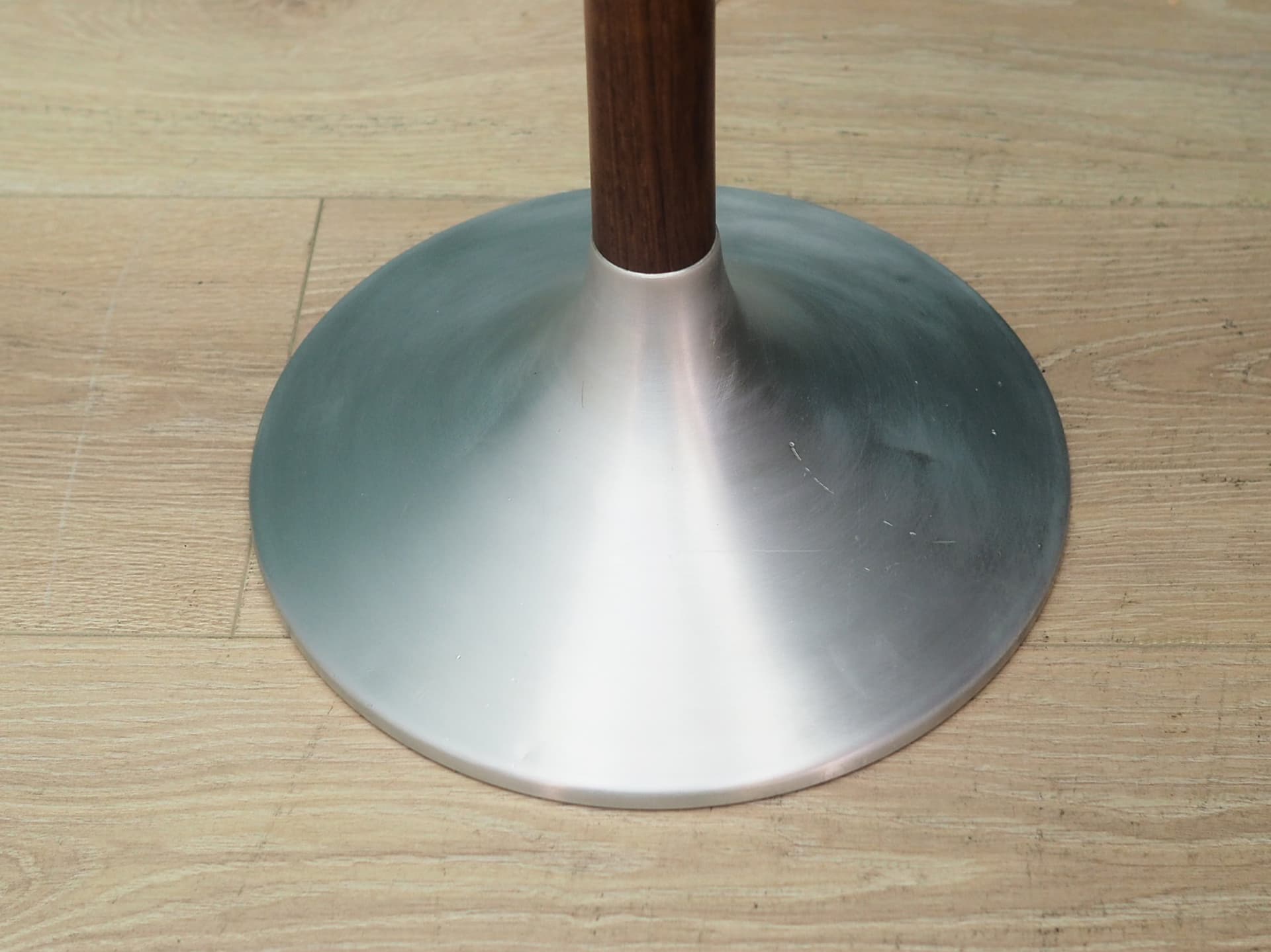 Lampa podłogowa, beżowy abażur, drewno orzech, Dania, lata 60. - 44692