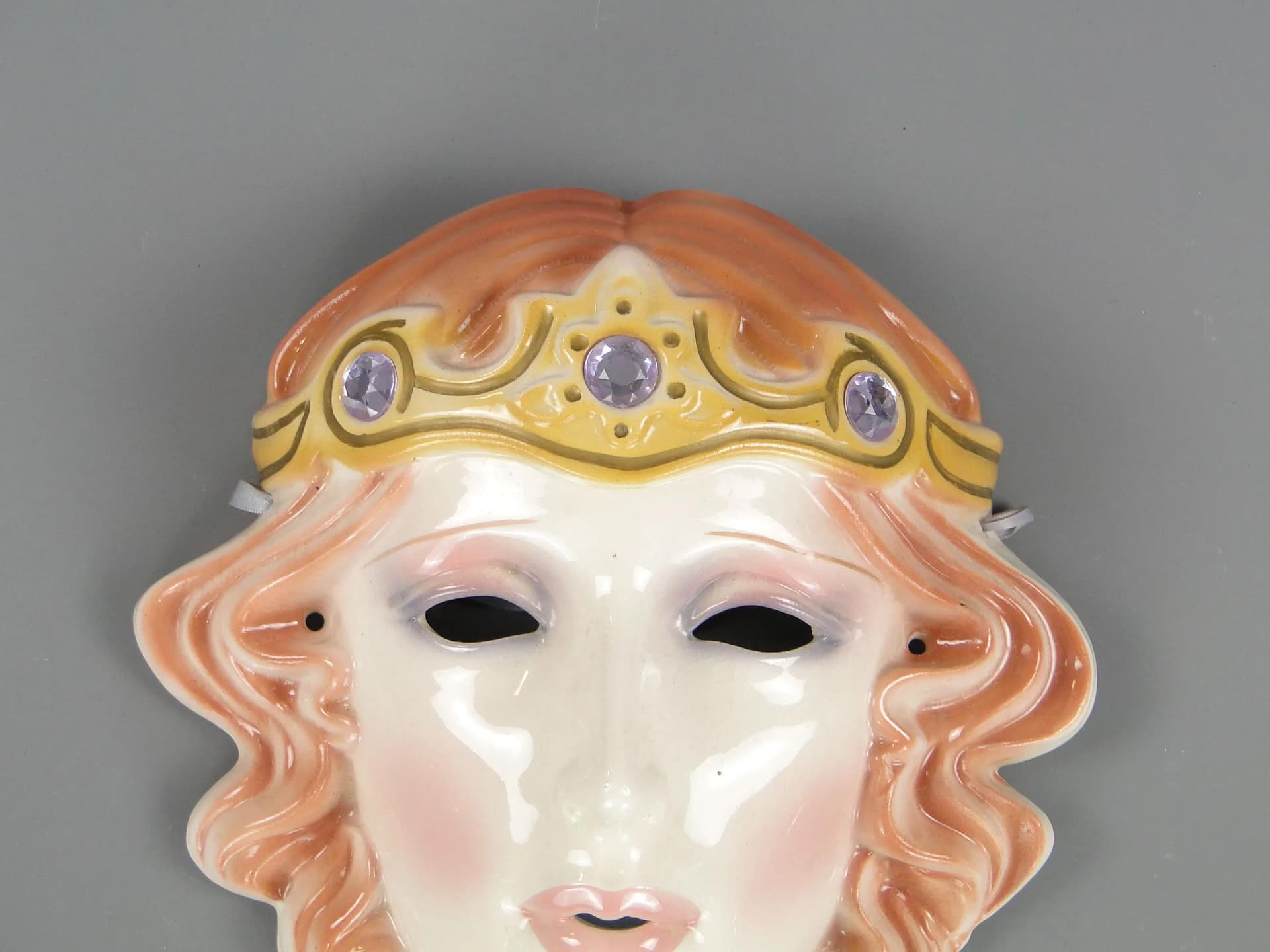 Wall mask Art Deco, ivory white porcelain, USA, 1940s. - 44856