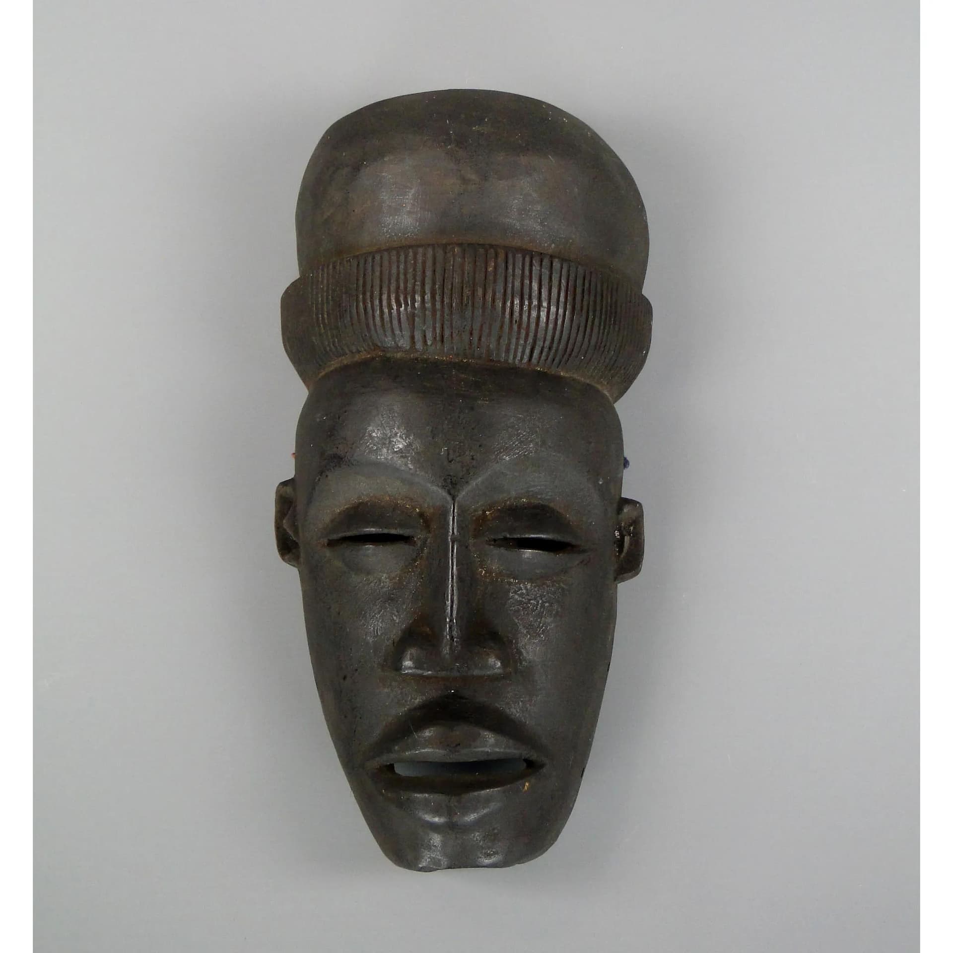 Maska dekoracyjna, afrykańska, drewno balsa czarne, lata 70. - 44979