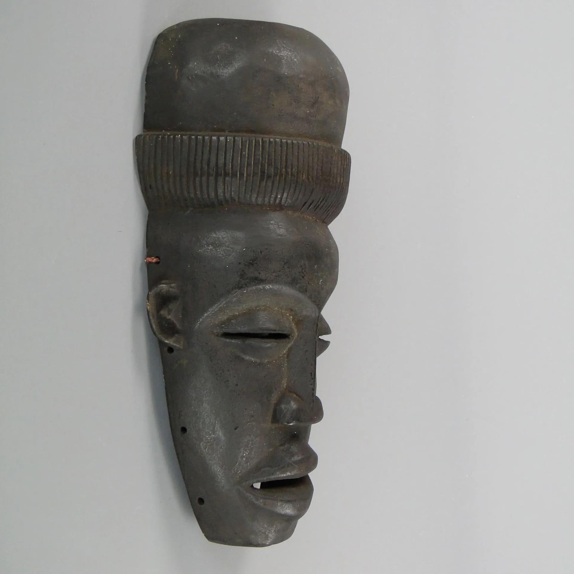 Maska dekoracyjna, afrykańska, drewno balsa czarne, lata 70. - 44980