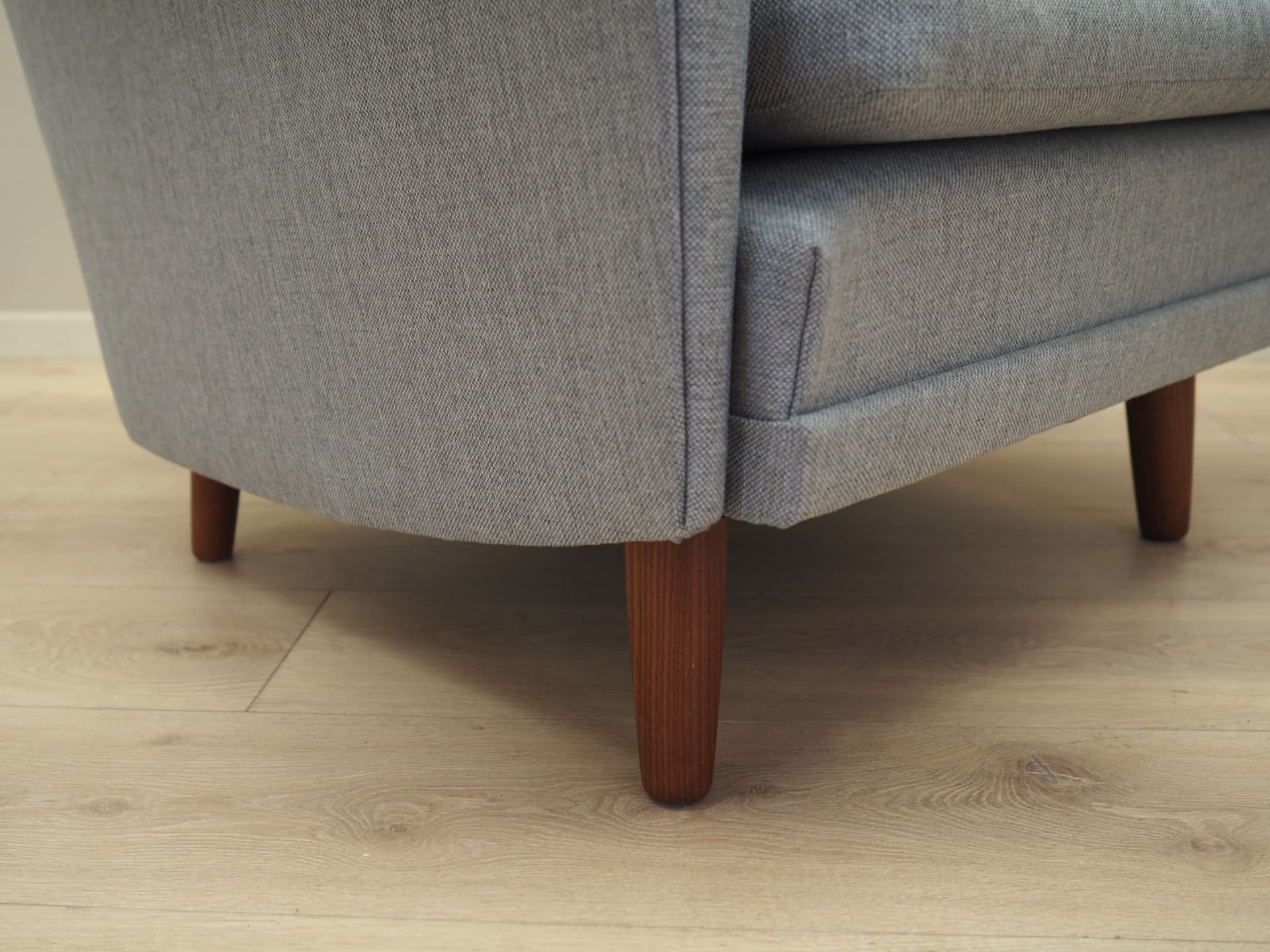 Fotel, szary, drewno, Dania, lata 60. - 49755