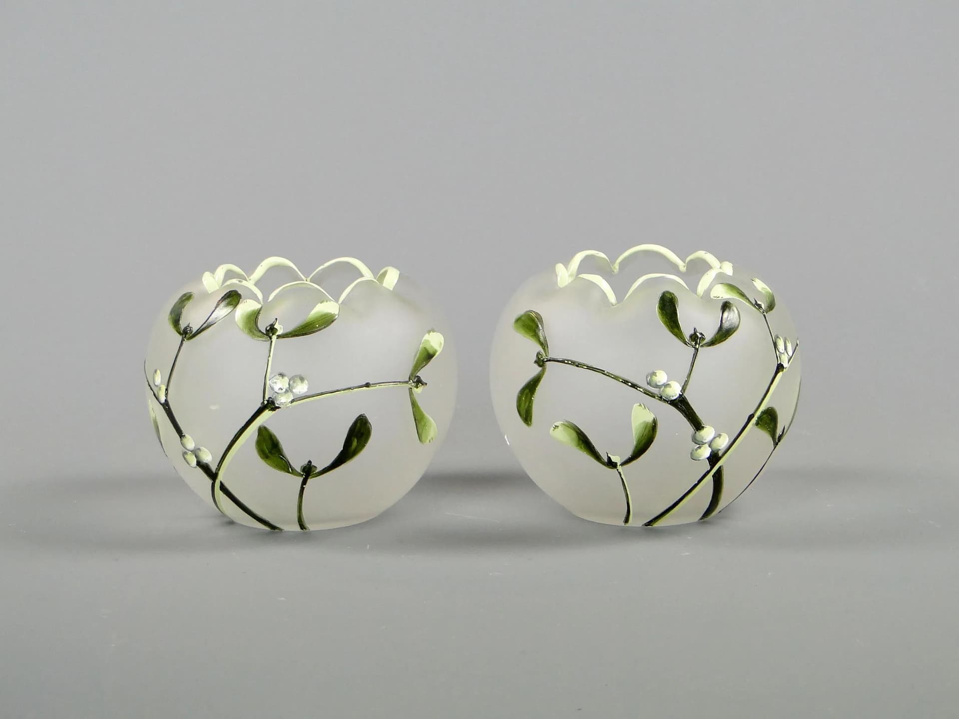 Para wazonów secesyjnych, białe szkło, Legras St Denis Mont Joye, Francja, lata 10. - 45301