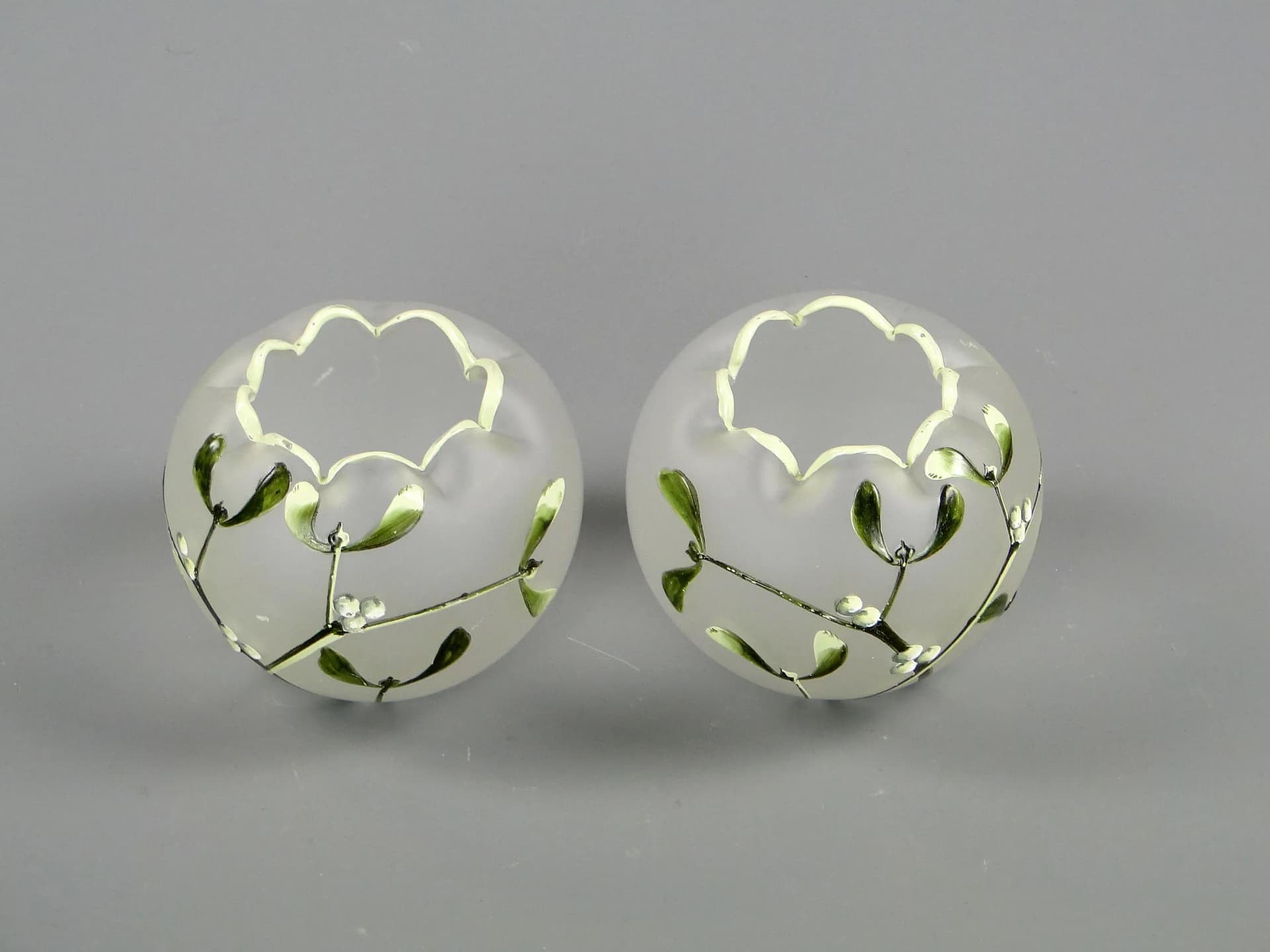 Para wazonów secesyjnych, białe szkło, Legras St Denis Mont Joye, Francja, lata 10. - 45302