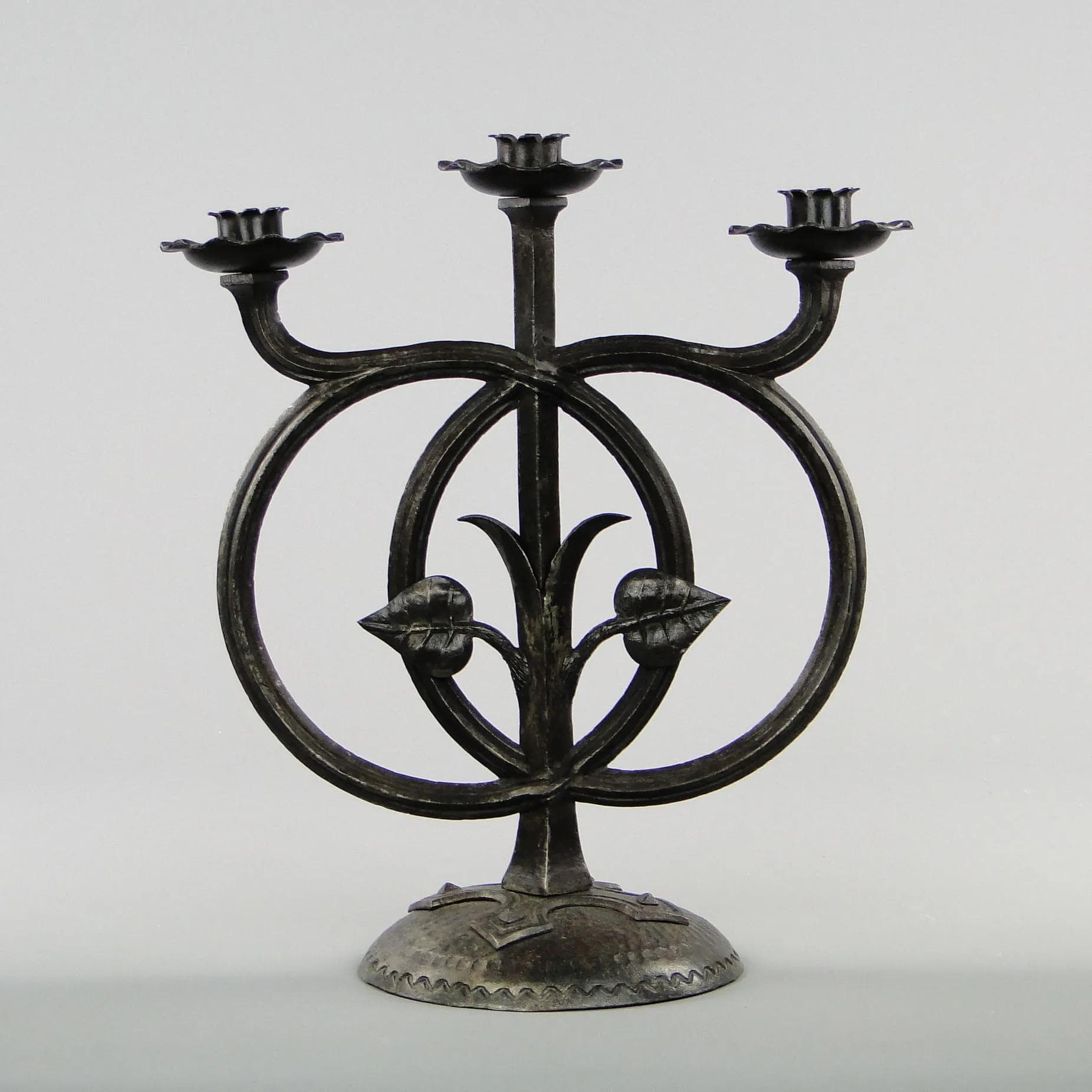 Świecznik secesyjny, stal szara, Polska, lata 30. - 45290