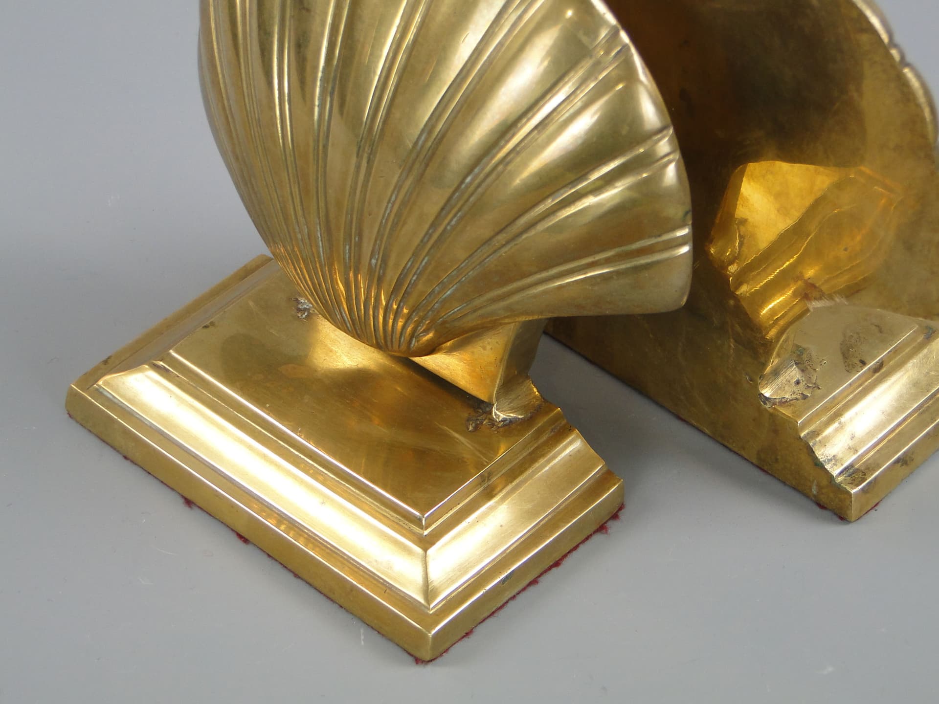 Para podpórek do książek, muszle, mosiądz złoty, La Maison Jansen, Francja, lata 60. - 45514