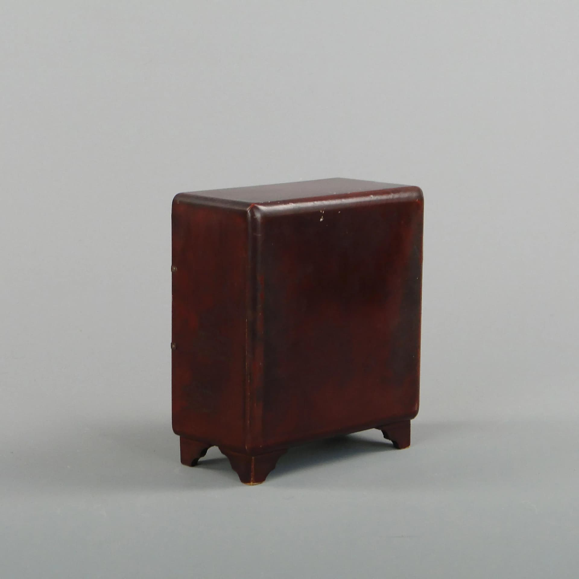 Sepet, epoka Meiji, brązowo-czerwony, drewno lakierowane, Japonia, początek XX w. - 45504