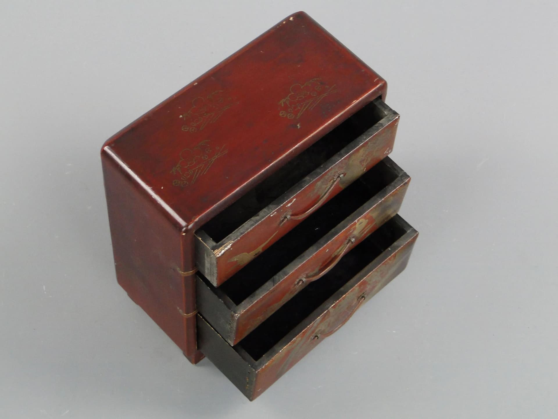 Sepet, epoka Meiji, brązowo-czerwony, drewno lakierowane, Japonia, początek XX w. - 45506