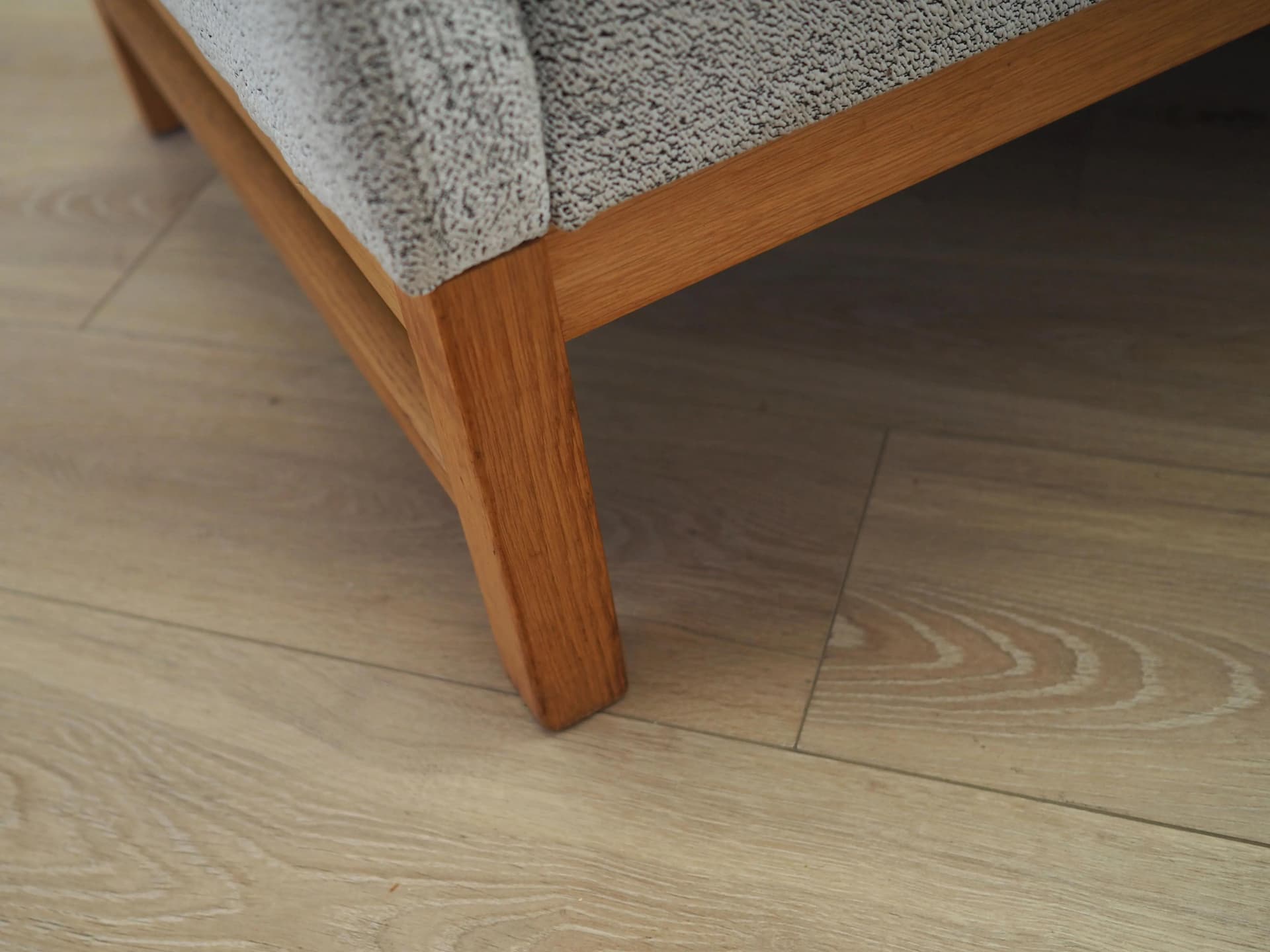 Sofa trzyosobowa, dąb, tkanina szara, Erik Jørgensen Møbelfabrik, Dania, lata 70. - 45382